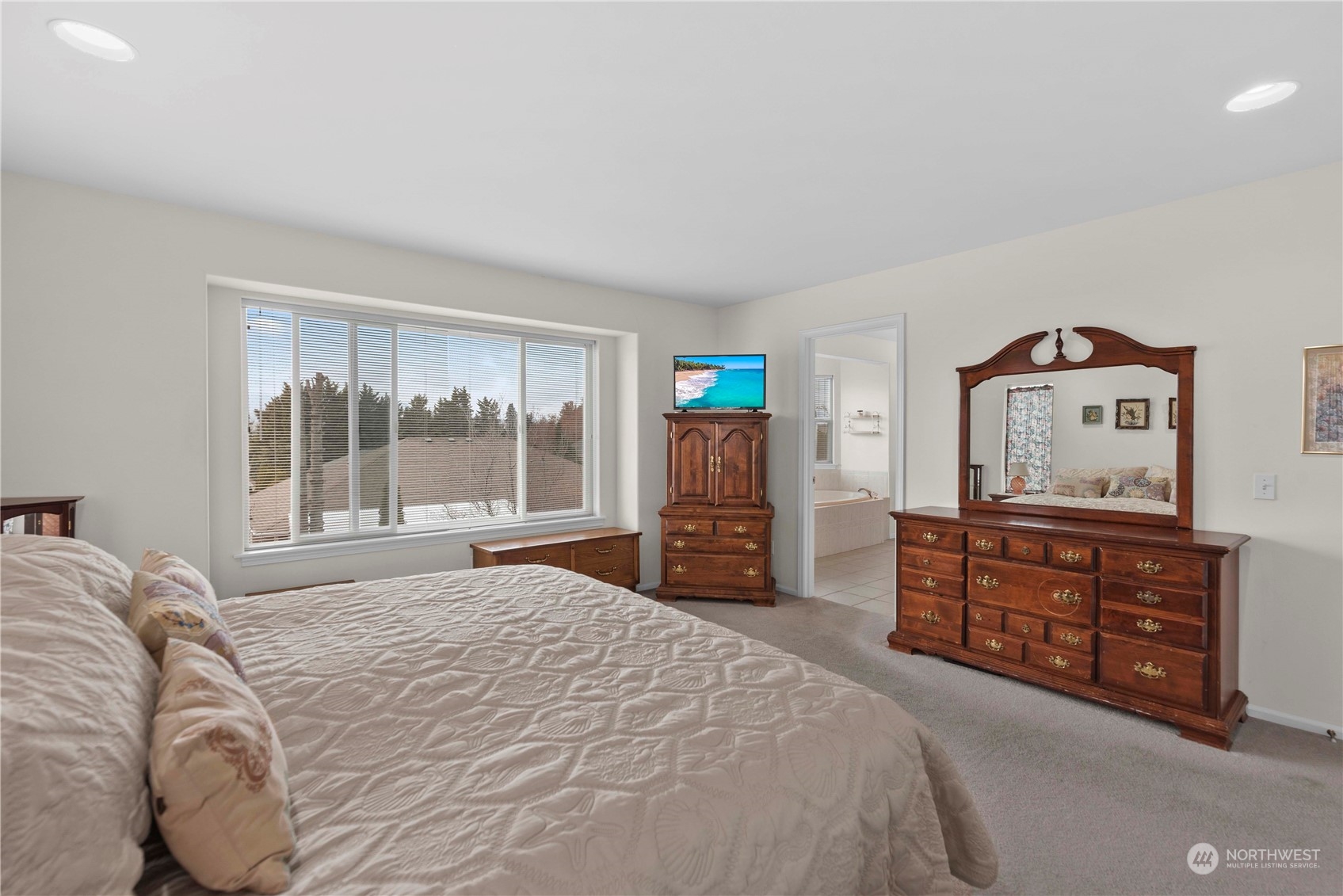1556 Holly Ln