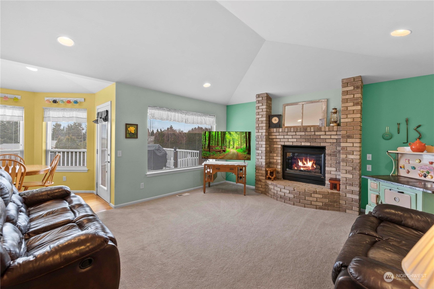 1556 Holly Ln