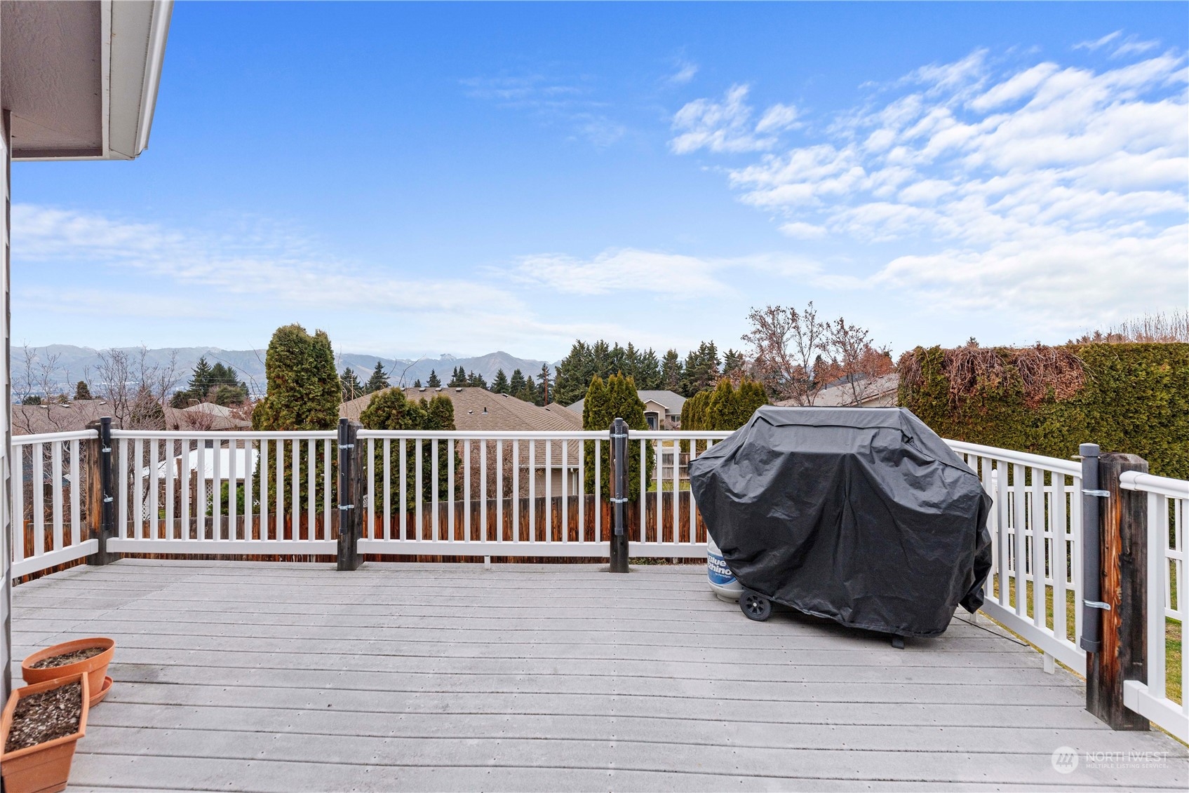 1556 Holly Ln