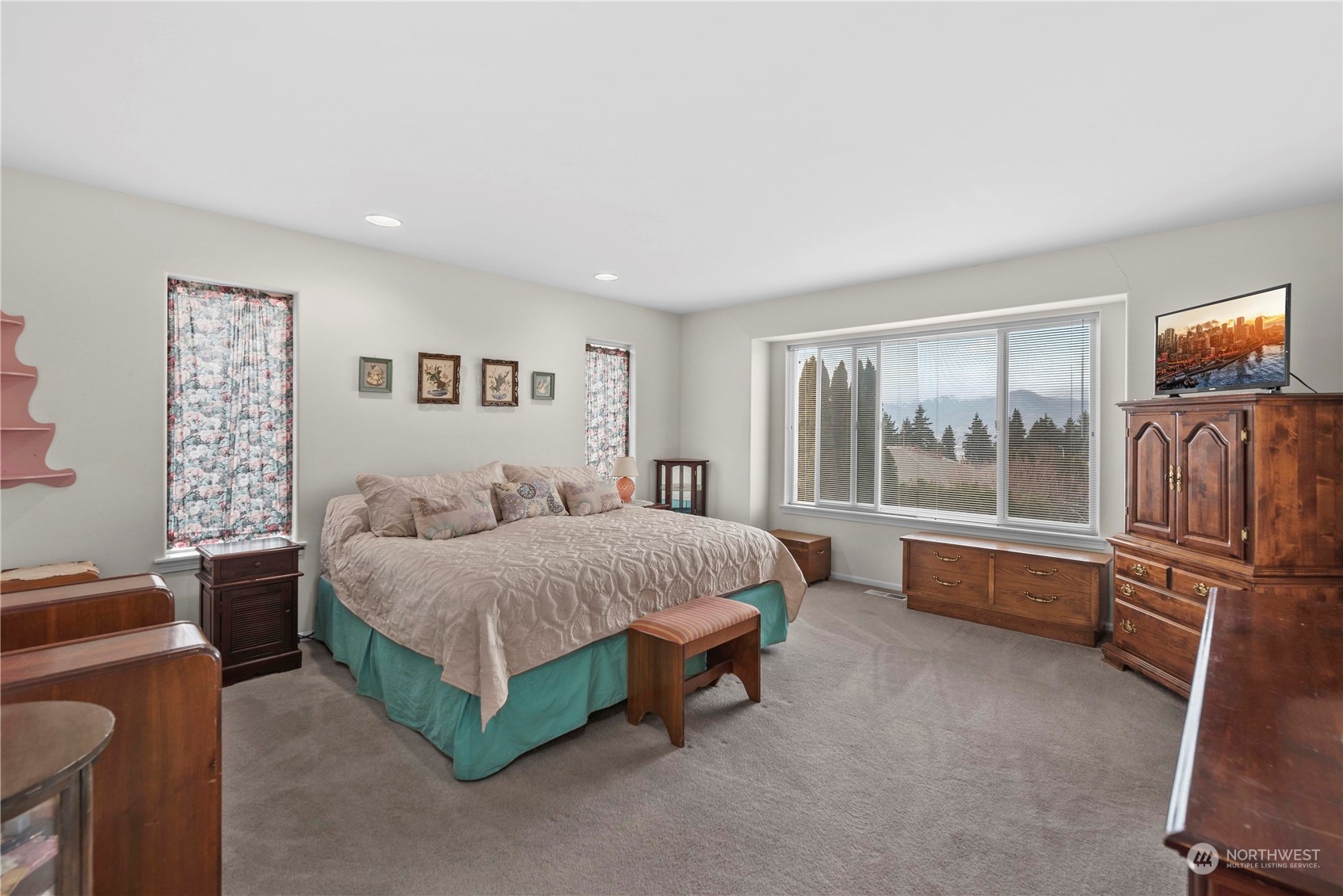 1556 Holly Ln