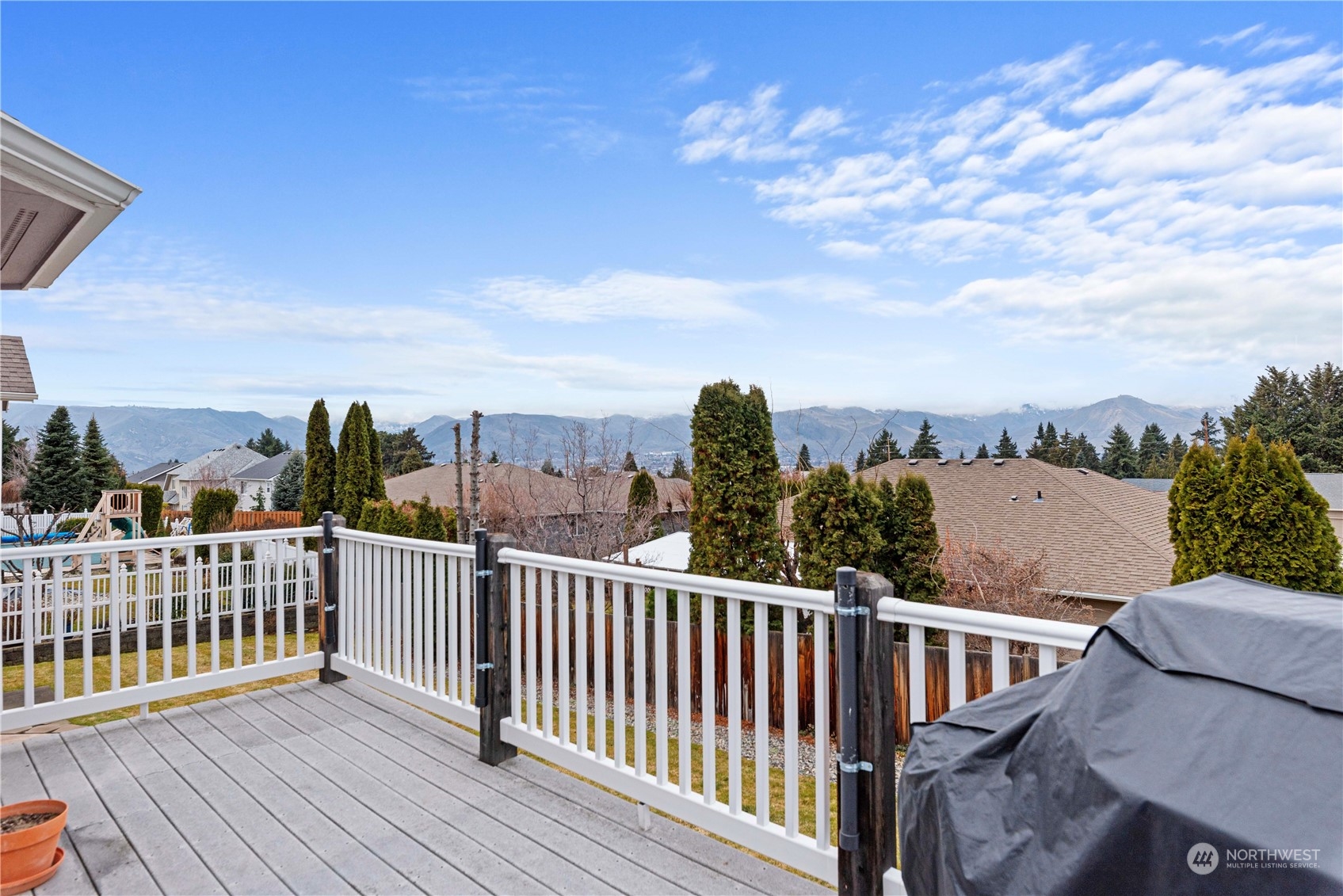 1556 Holly Ln