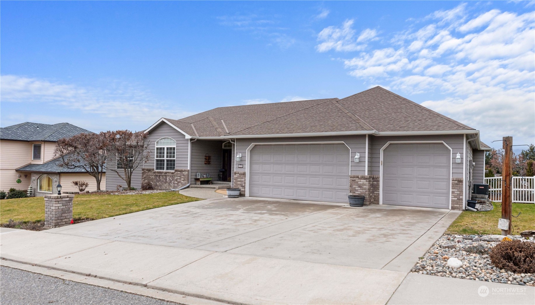 1556 Holly Ln