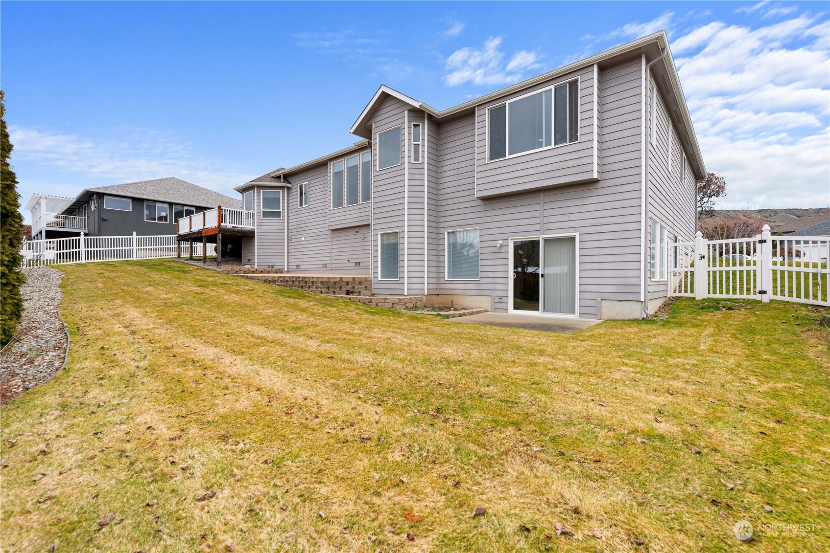 1556 Holly Ln