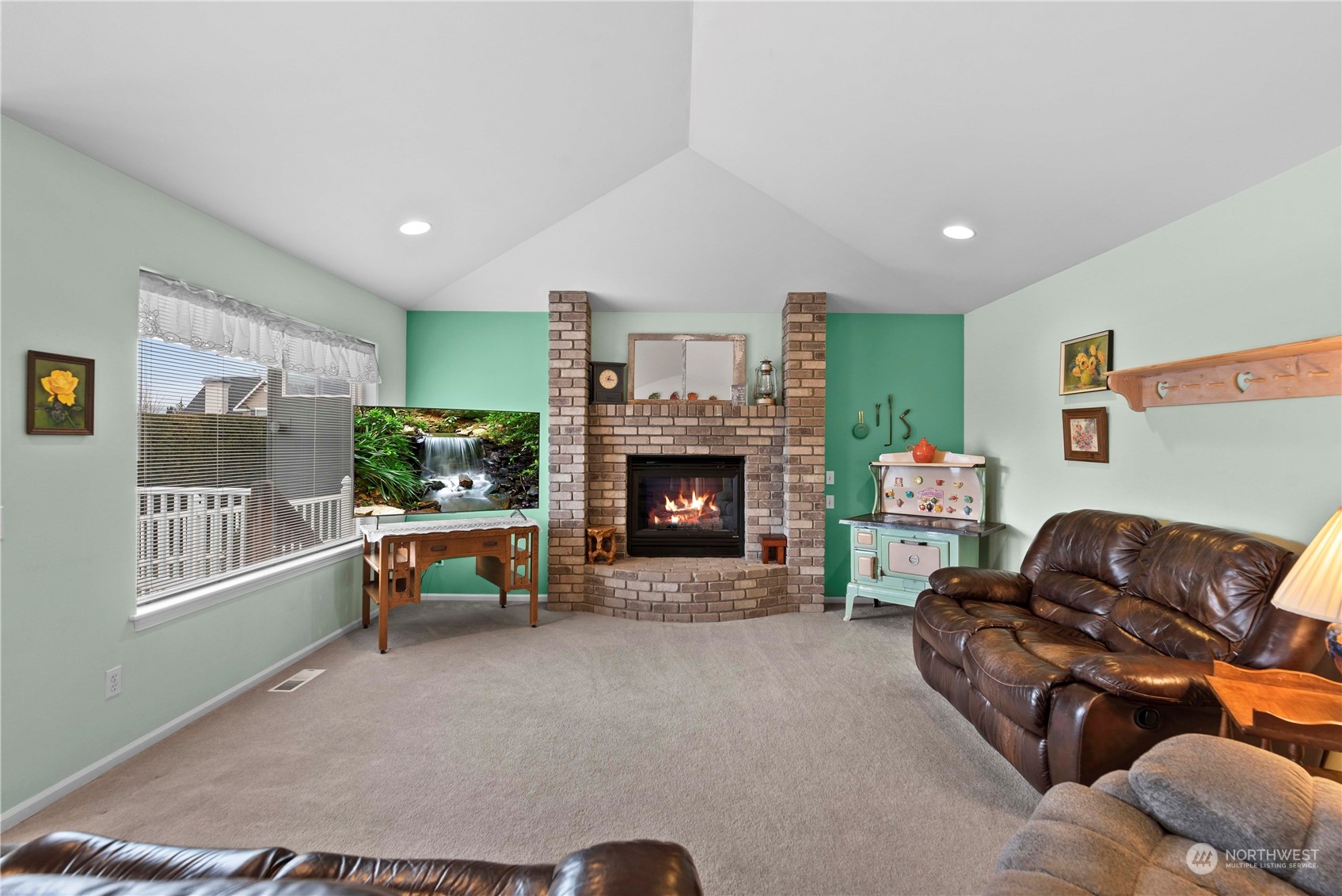 1556 Holly Ln