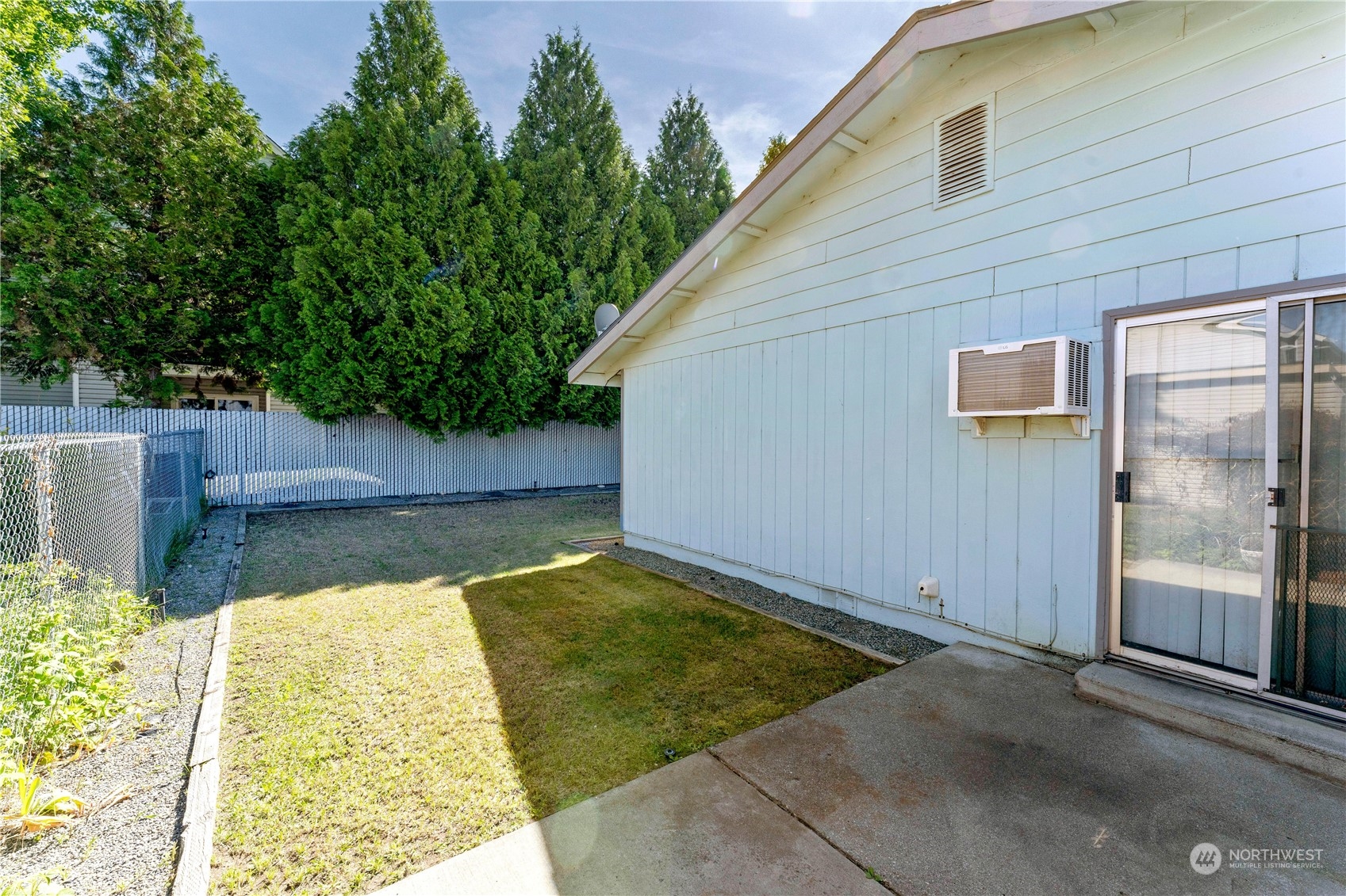 517 N Baker Ave