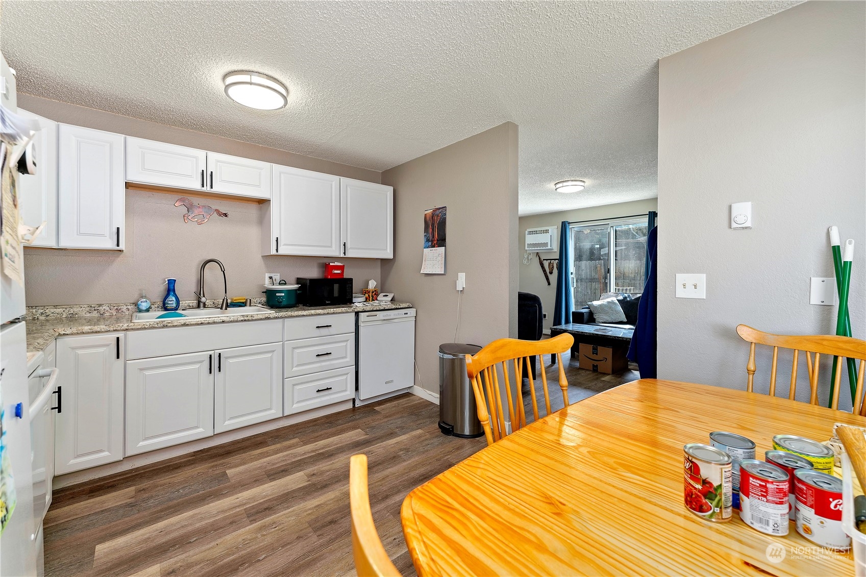 517 N Baker Ave