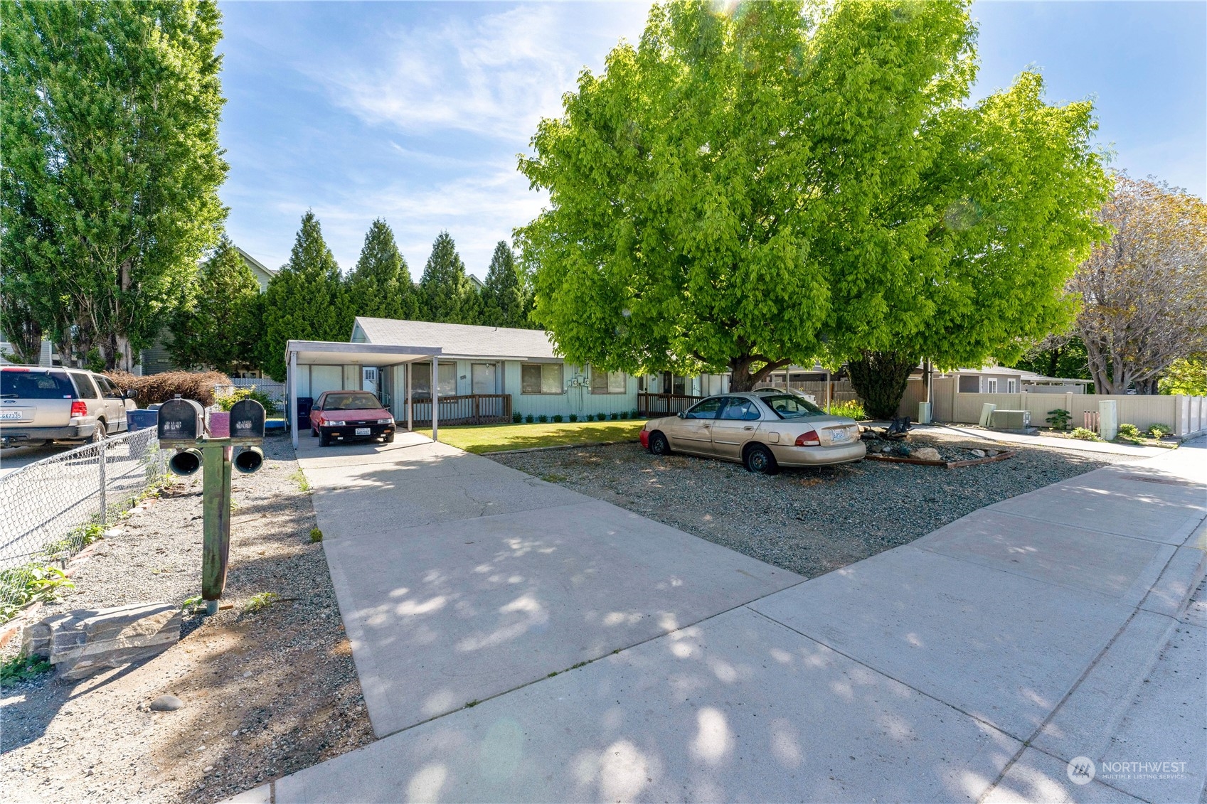 517 N Baker Ave