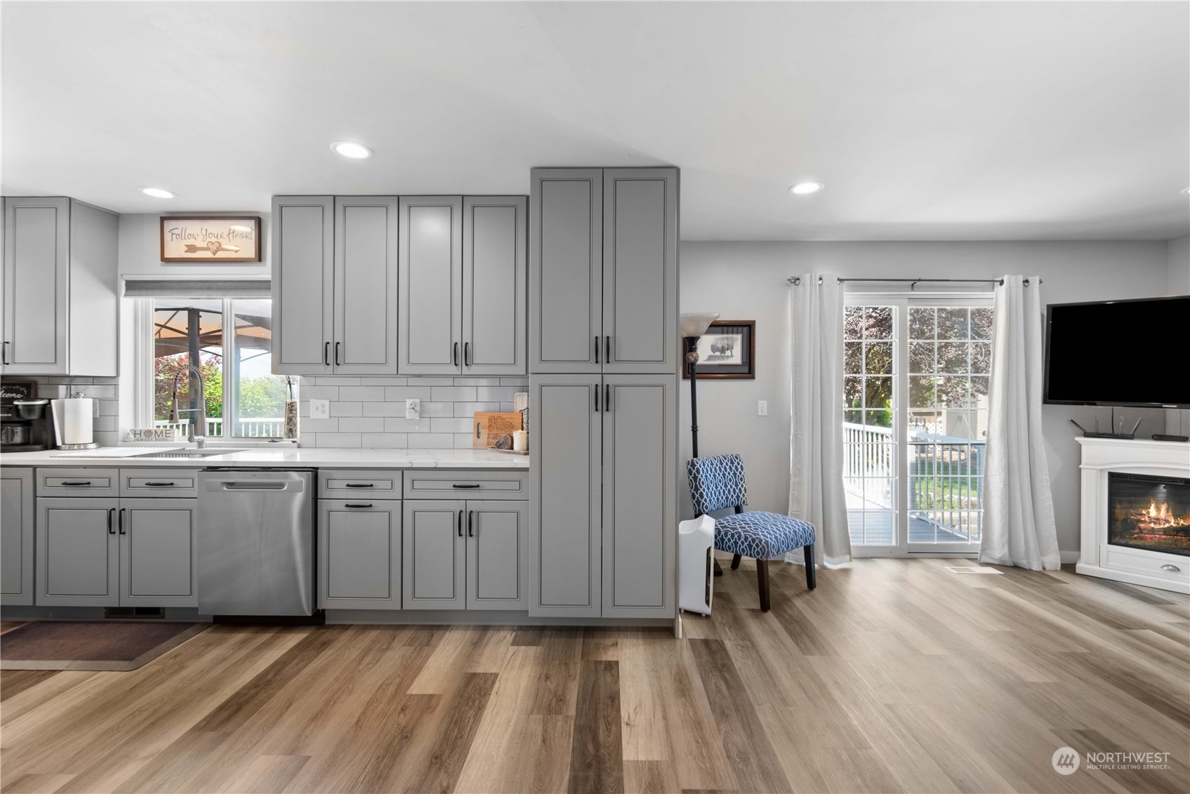 2403 Highland View Drive
