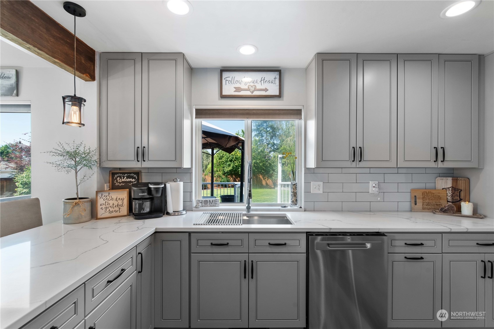 2403 Highland View Drive