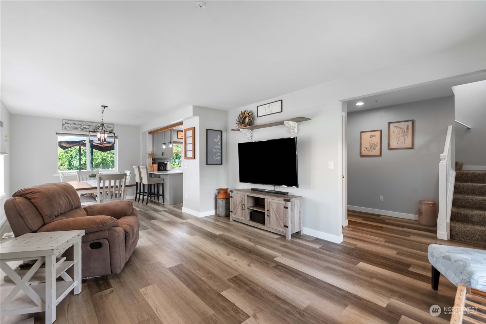 2403 Highland View Drive