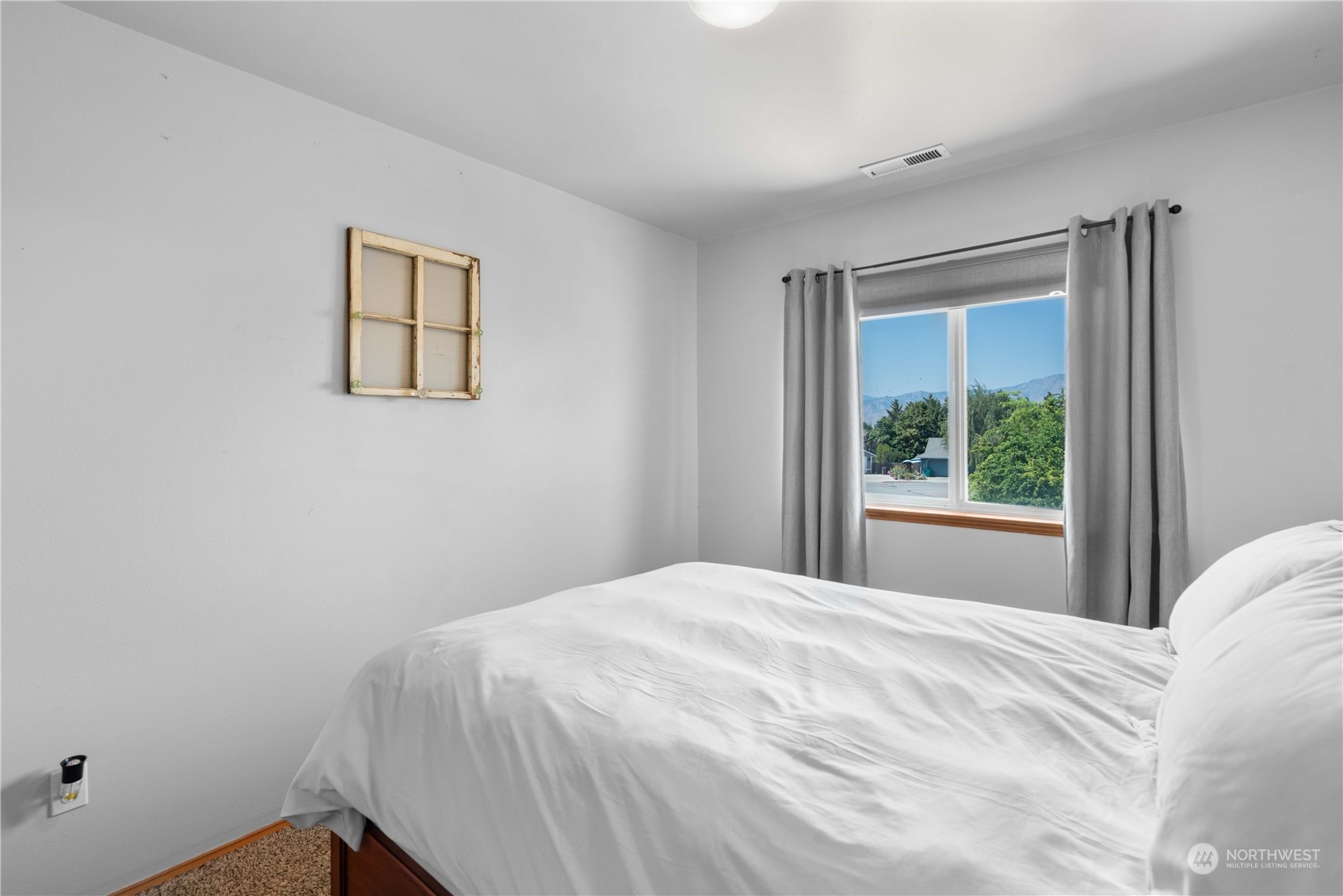 2403 Highland View Drive