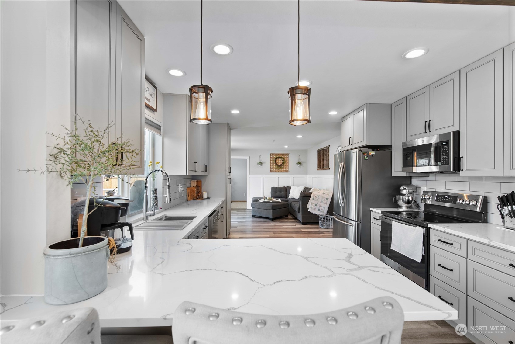 2403 Highland View Drive