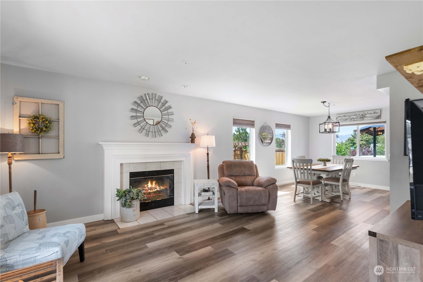 2403 Highland View Drive
