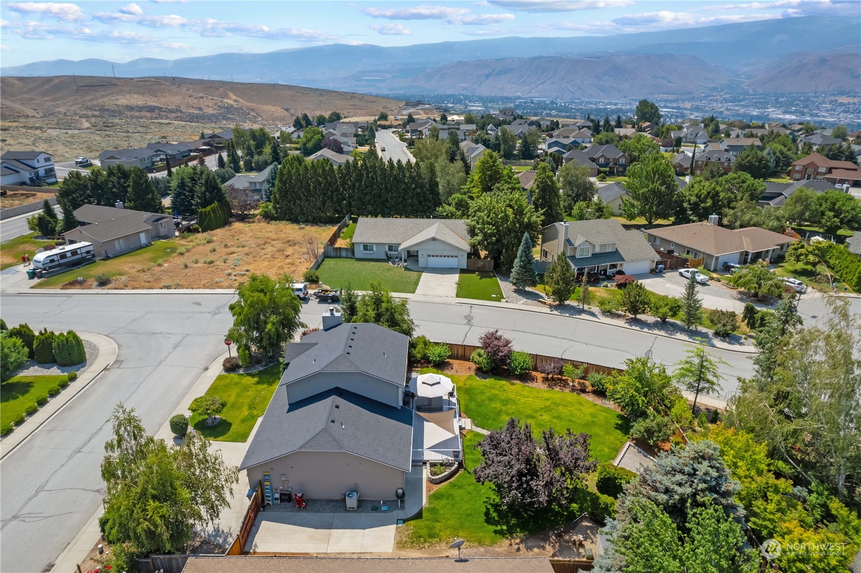 2403 Highland View Drive