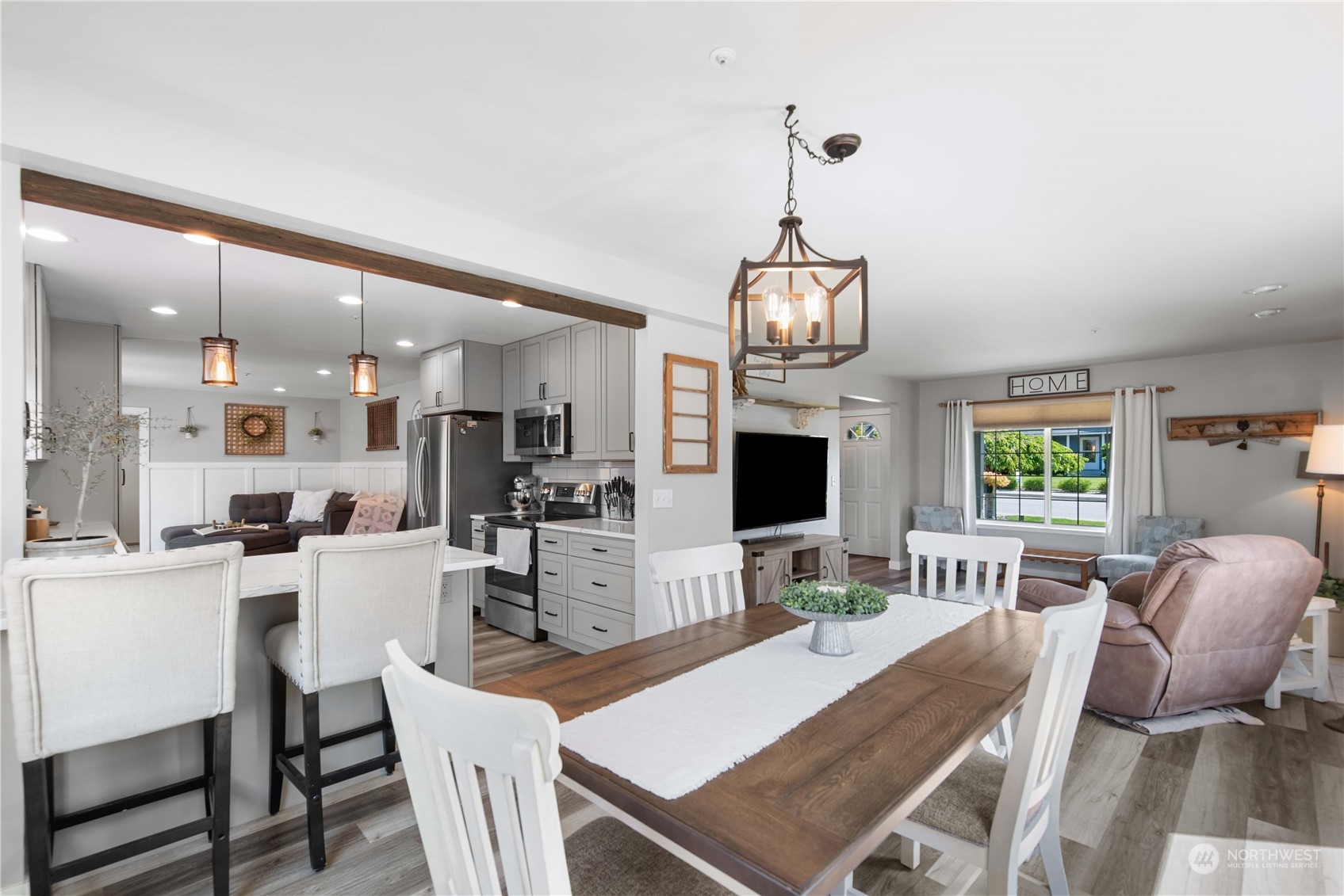 2403 Highland View Drive