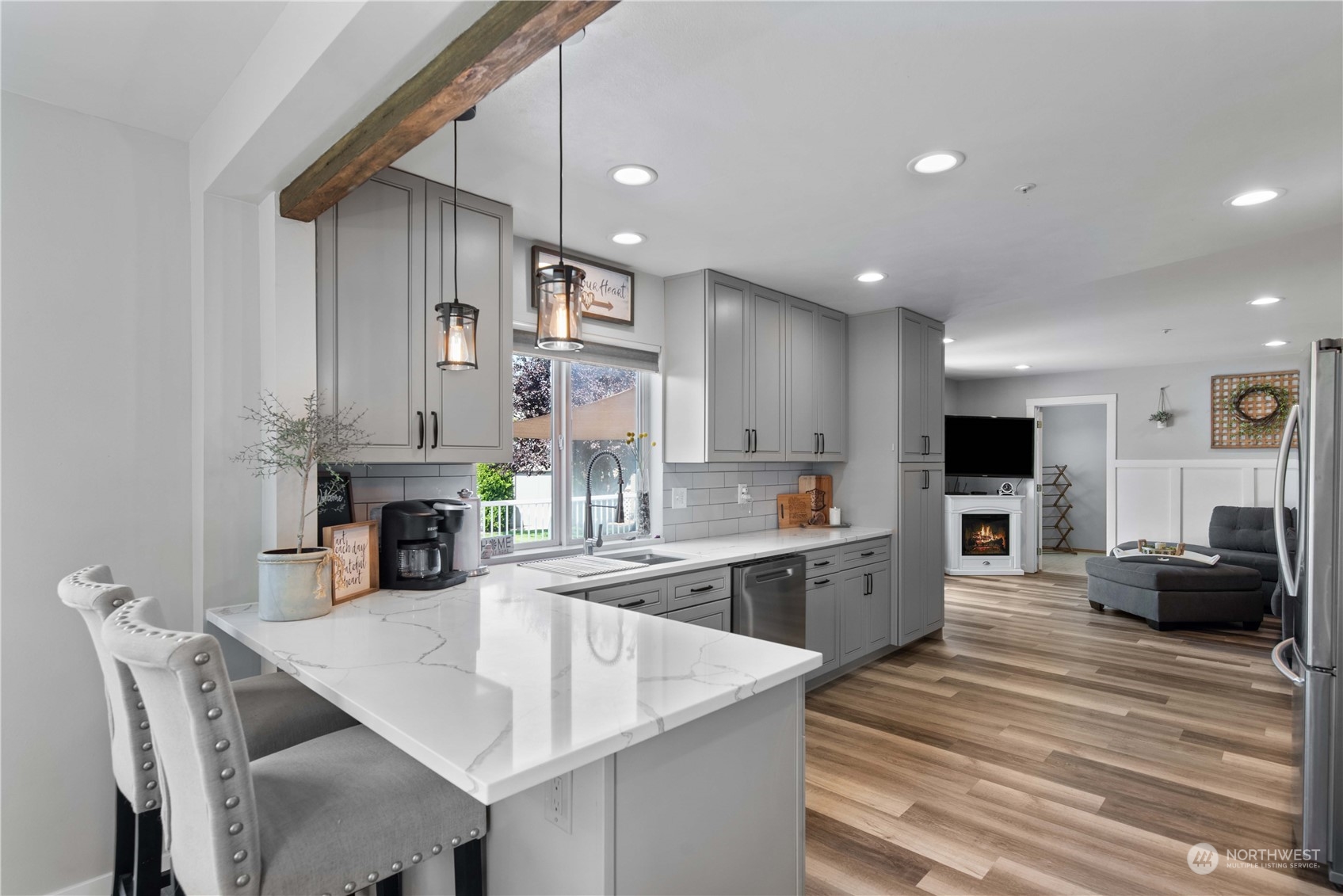 2403 Highland View Drive