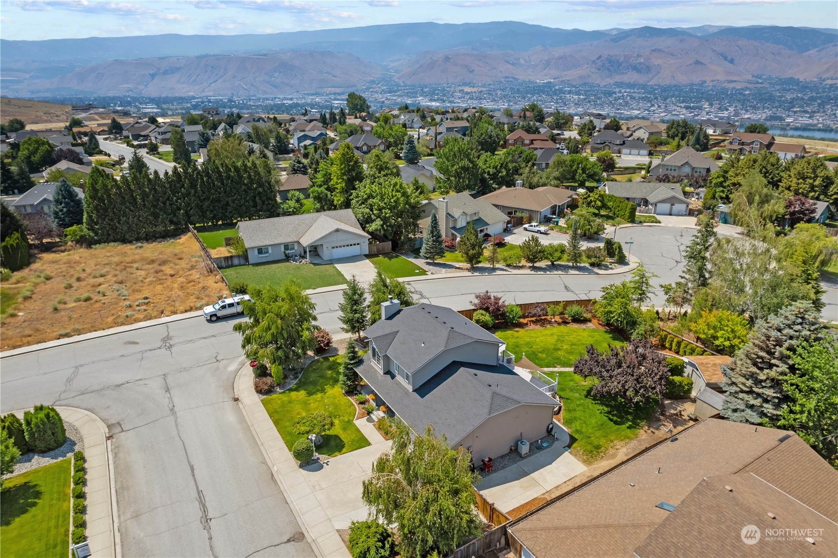 2403 Highland View Drive