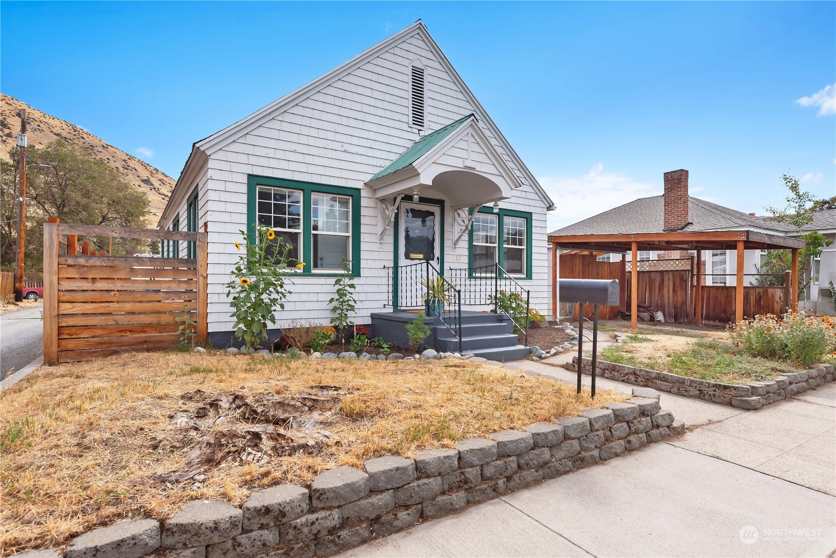 212 N Douglas Street