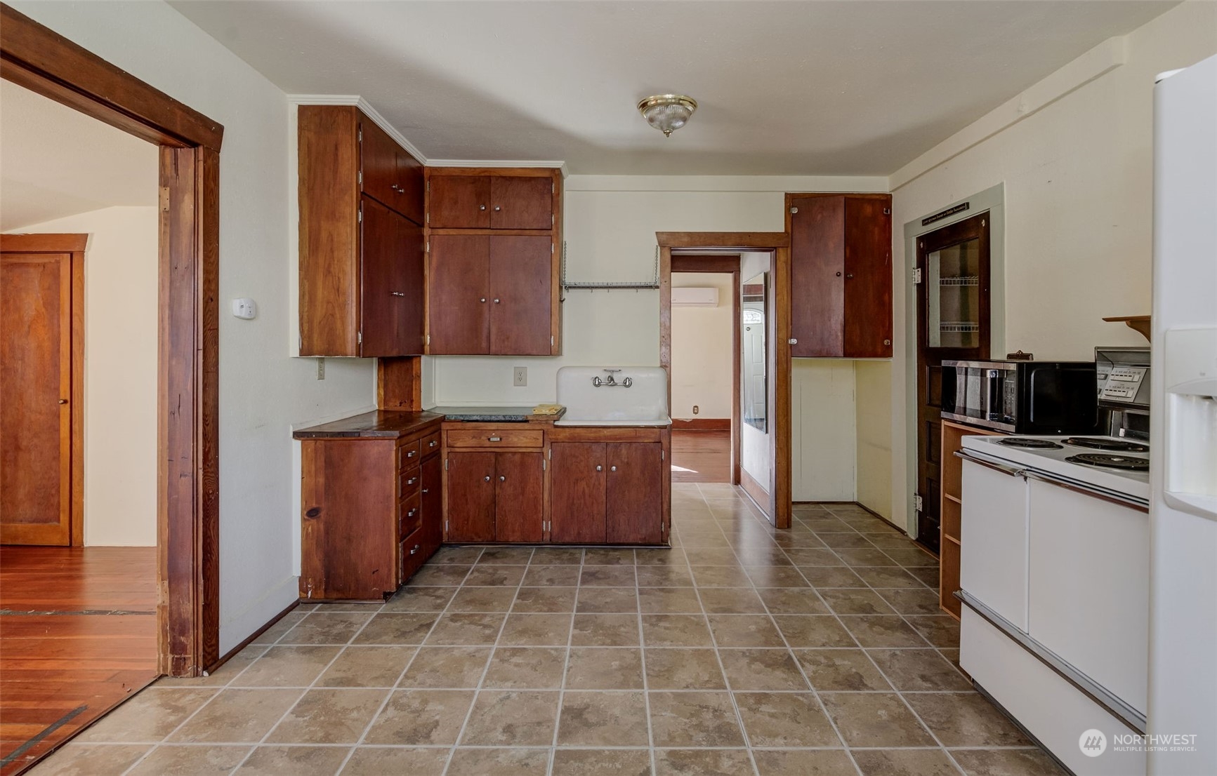 343 Malaga Avenue