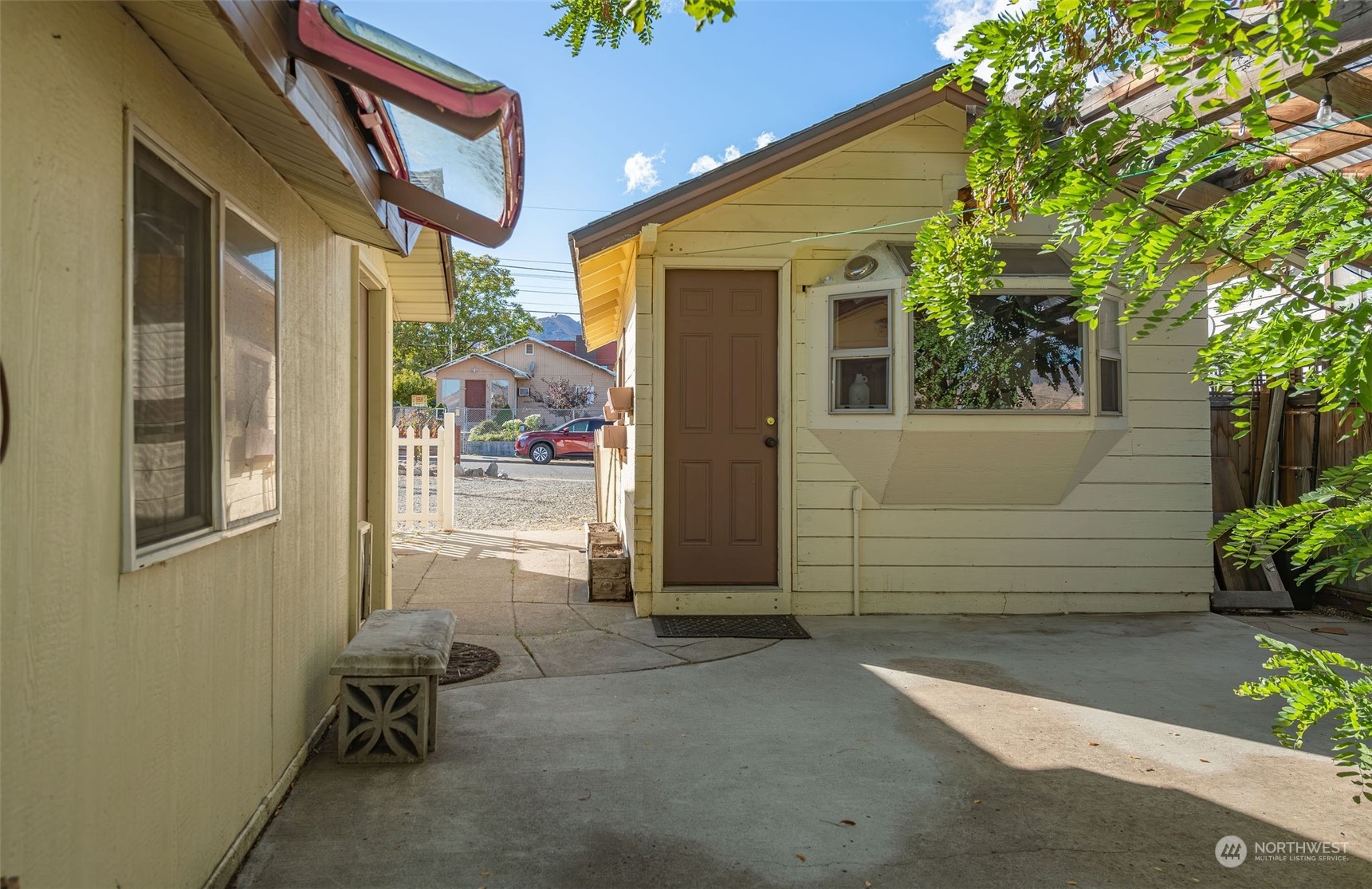 343 Malaga Avenue