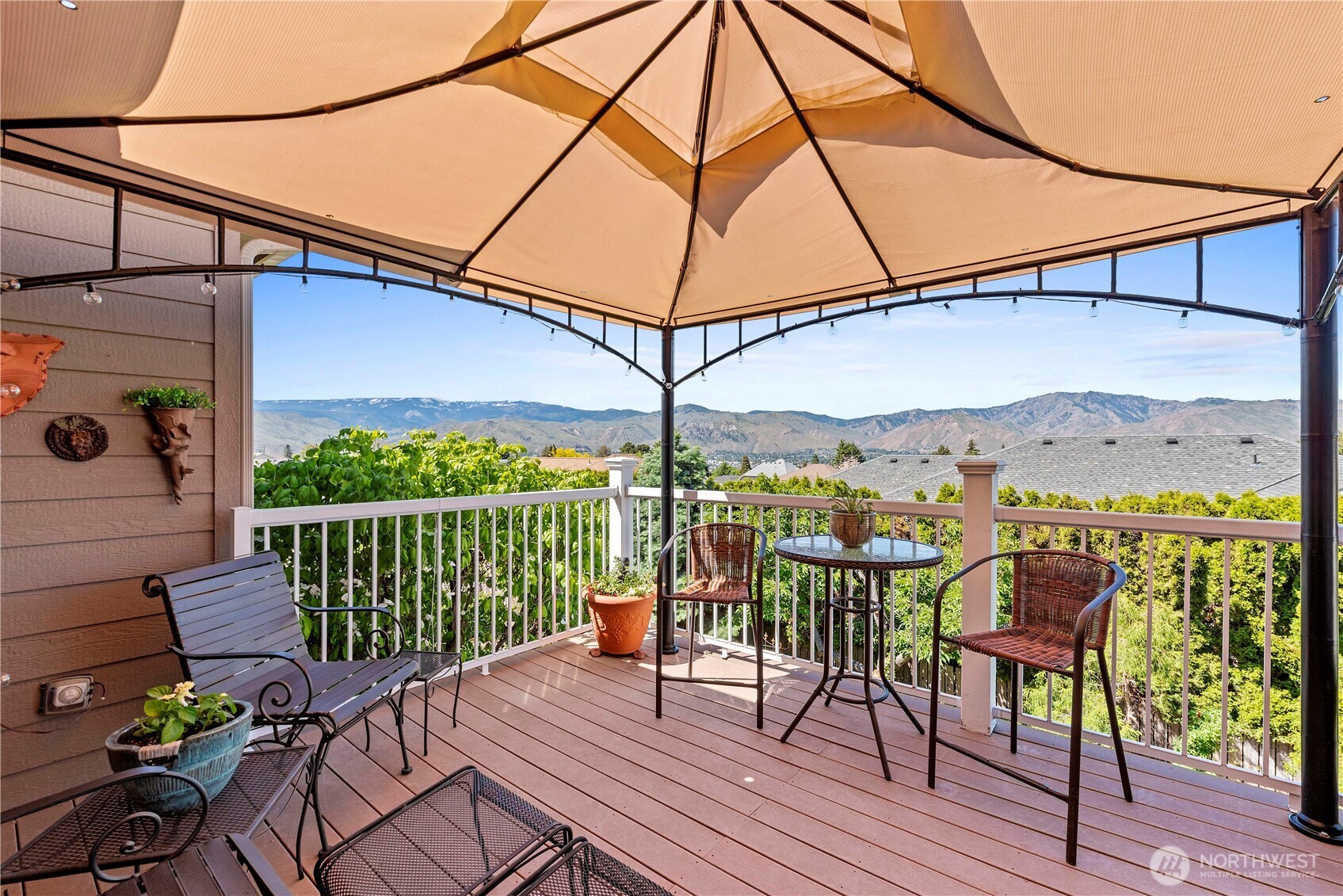 1552 Huntwood Lane