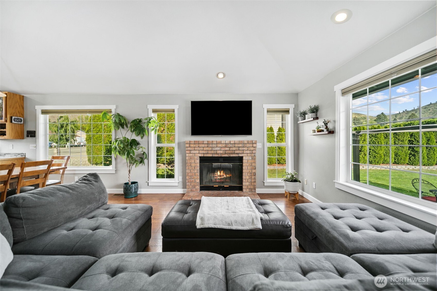 114 Creekside Place