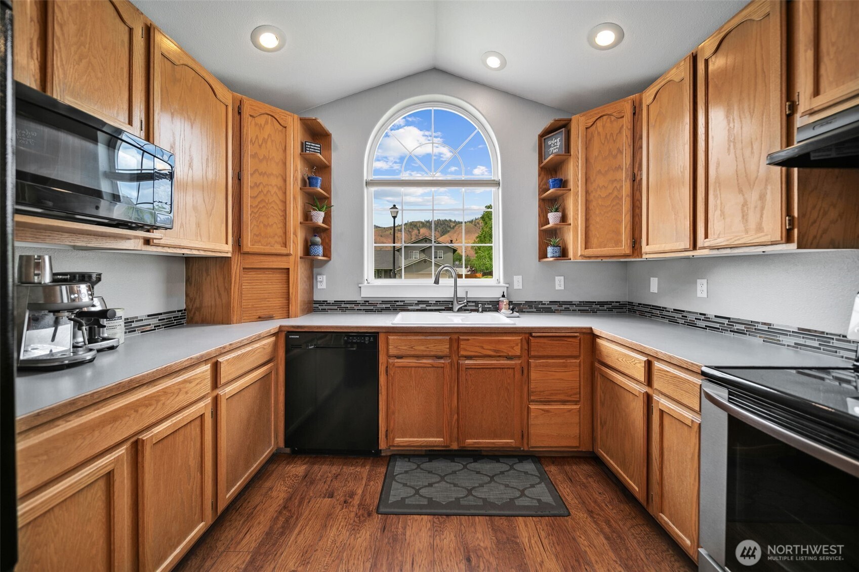 114 Creekside Place