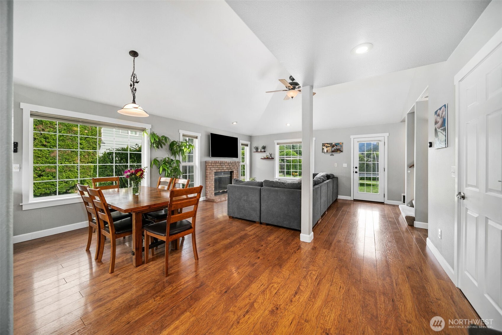 114 Creekside Place