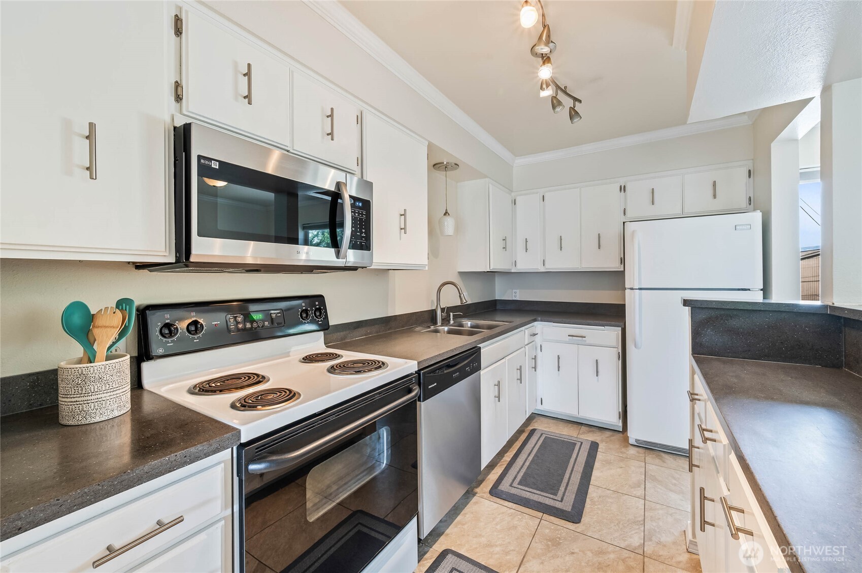 407 Oregon Street Unit: 123