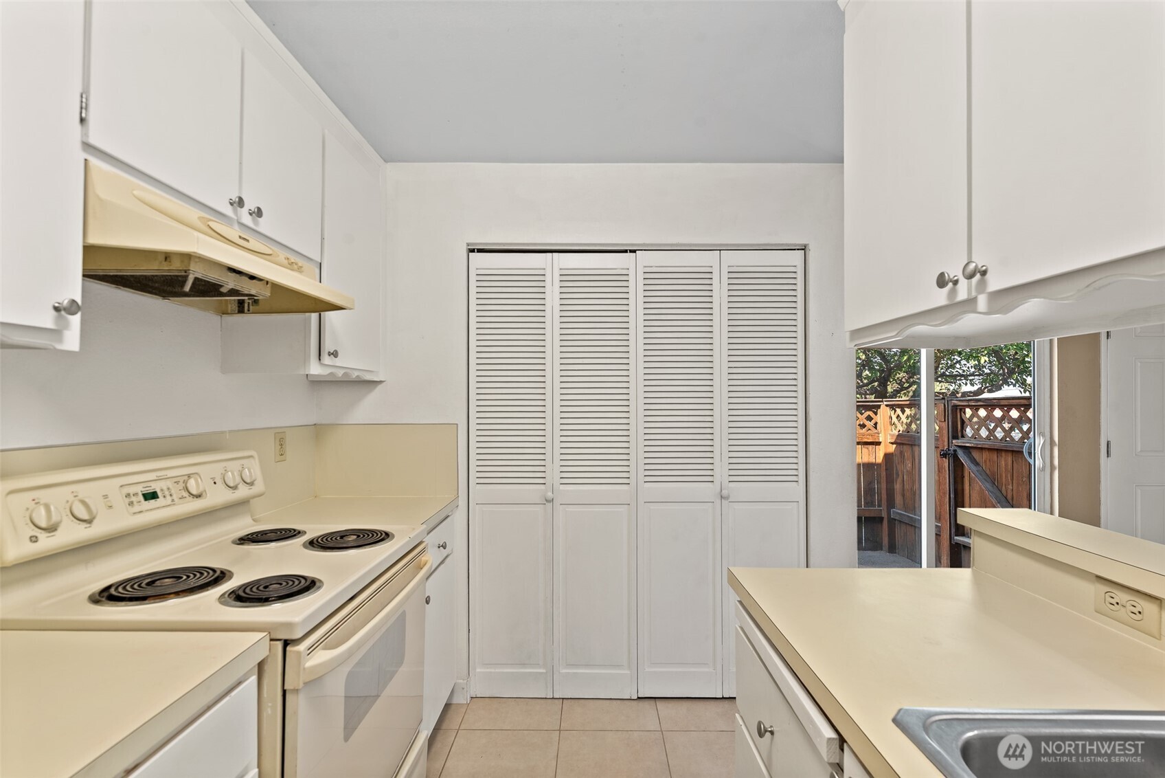 100 Simon Street Unit: 29