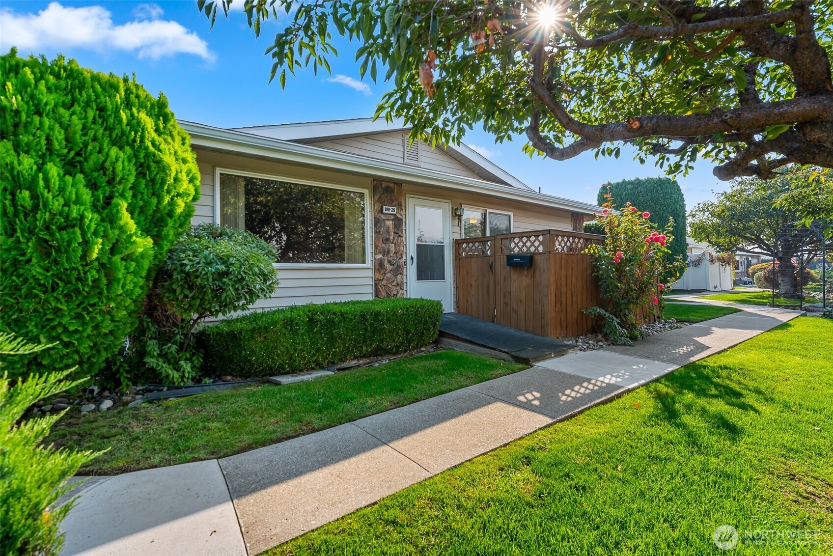 100 Simon Street Unit: 29