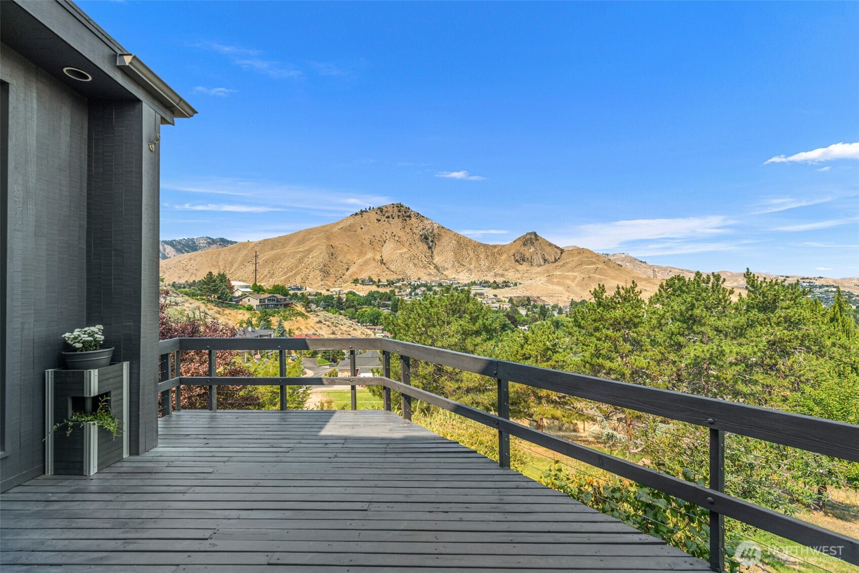 916 Skyline Place