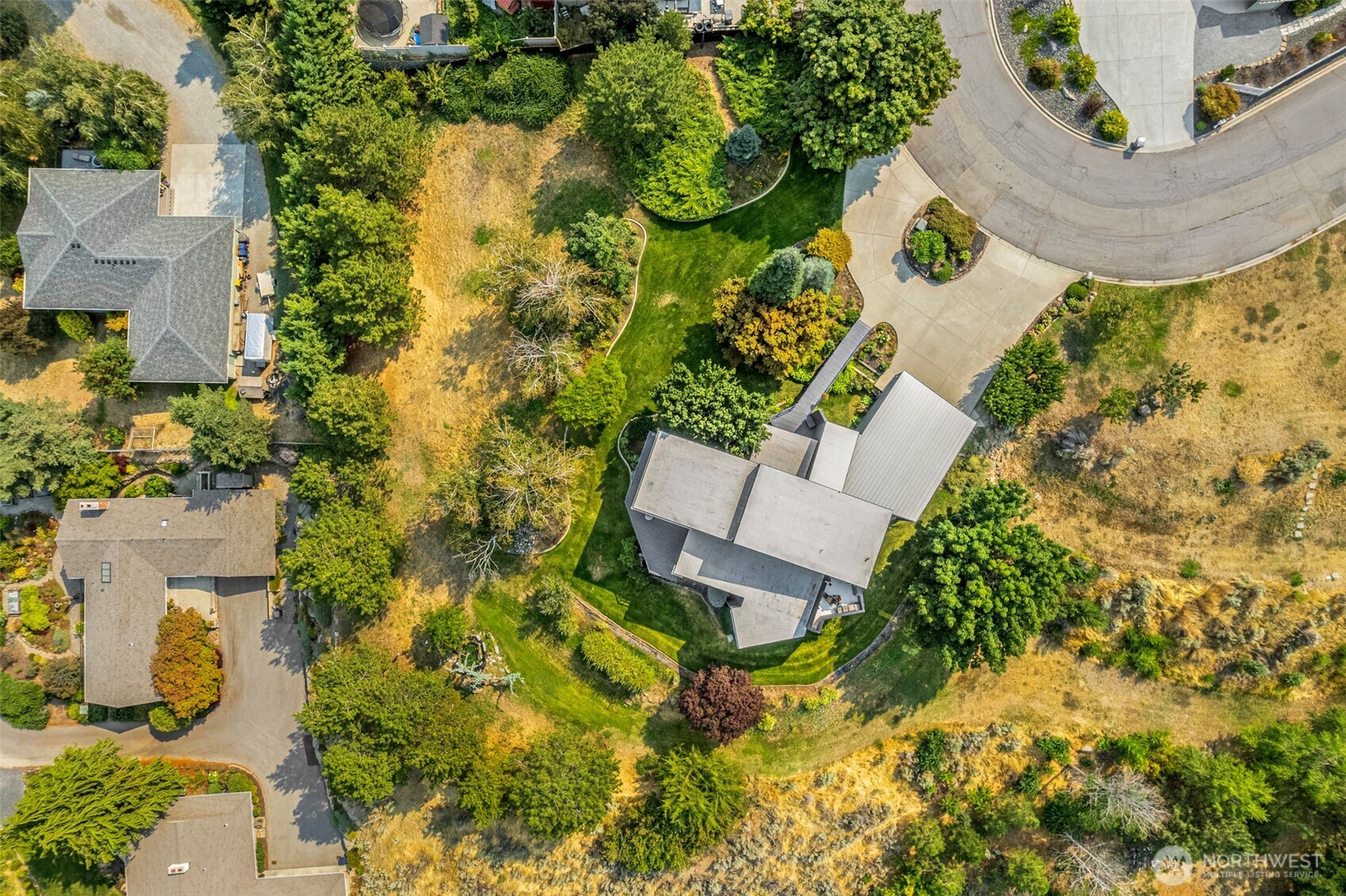 916 Skyline Place