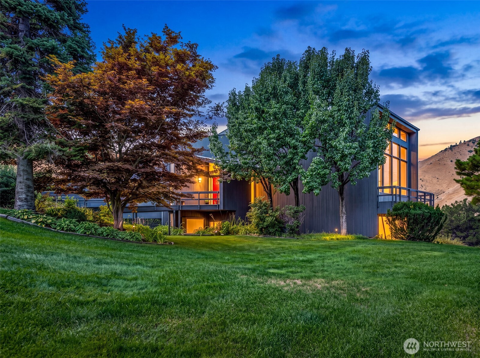 916 Skyline Place