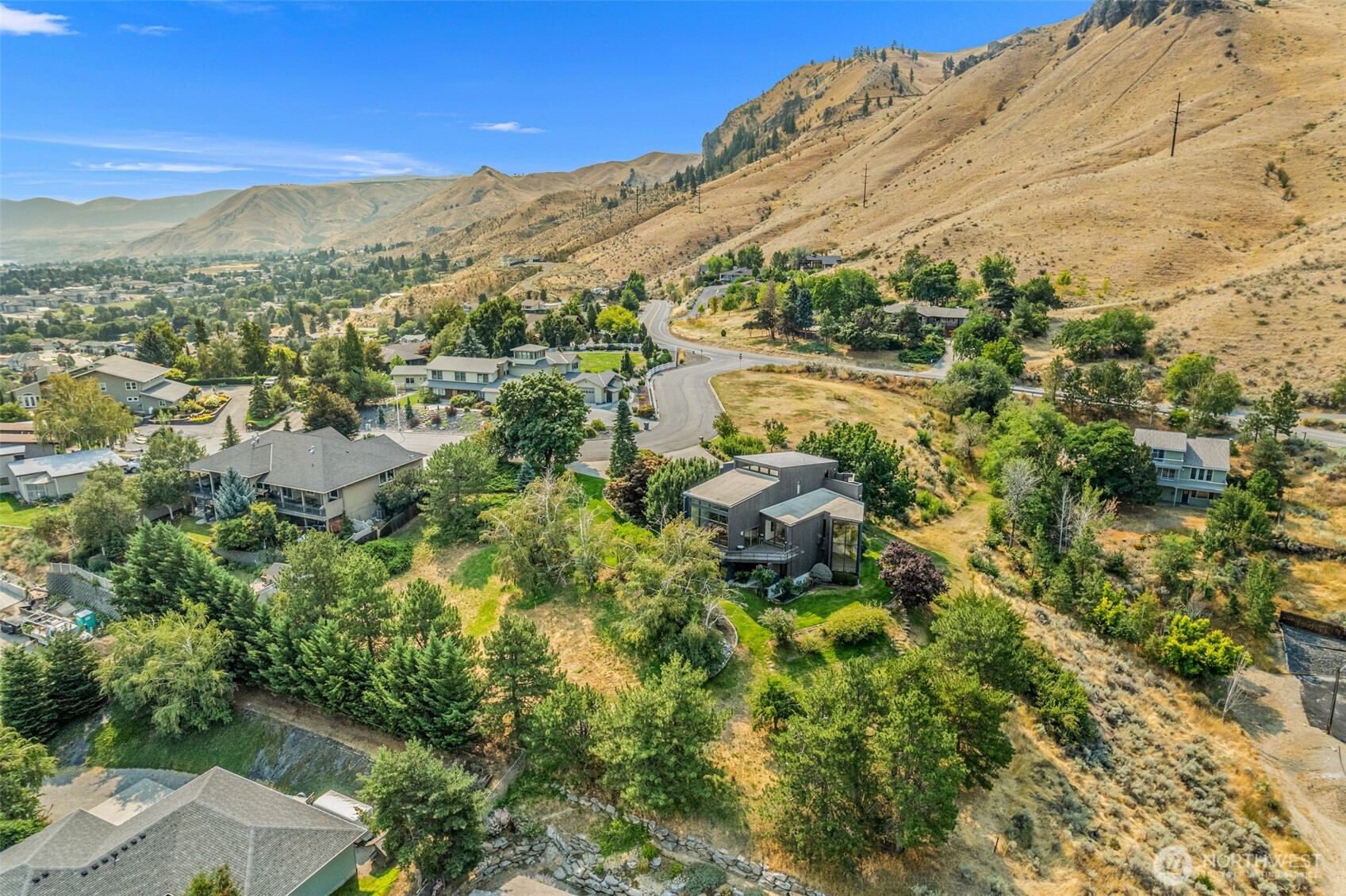916 Skyline Place