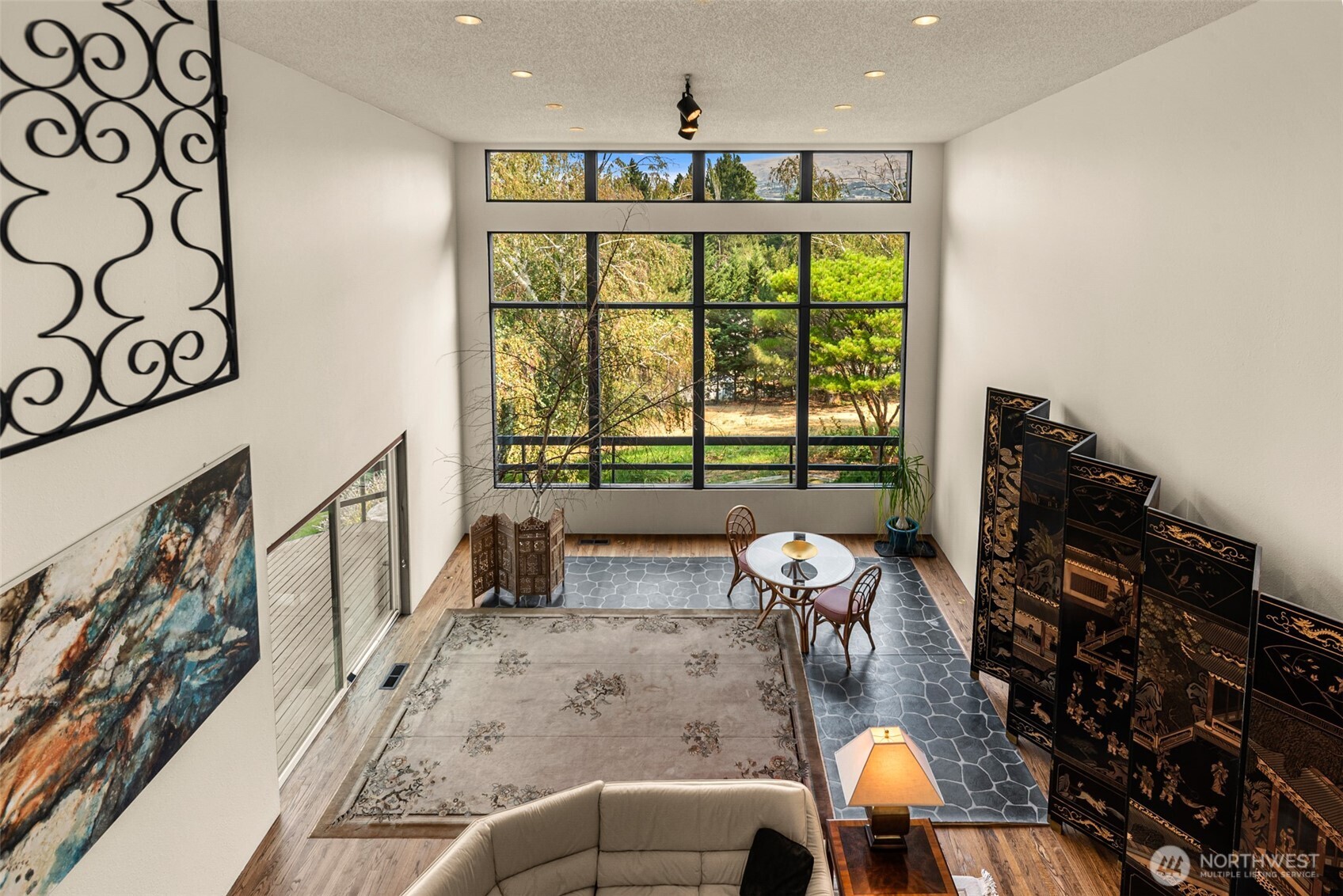 916 Skyline Place