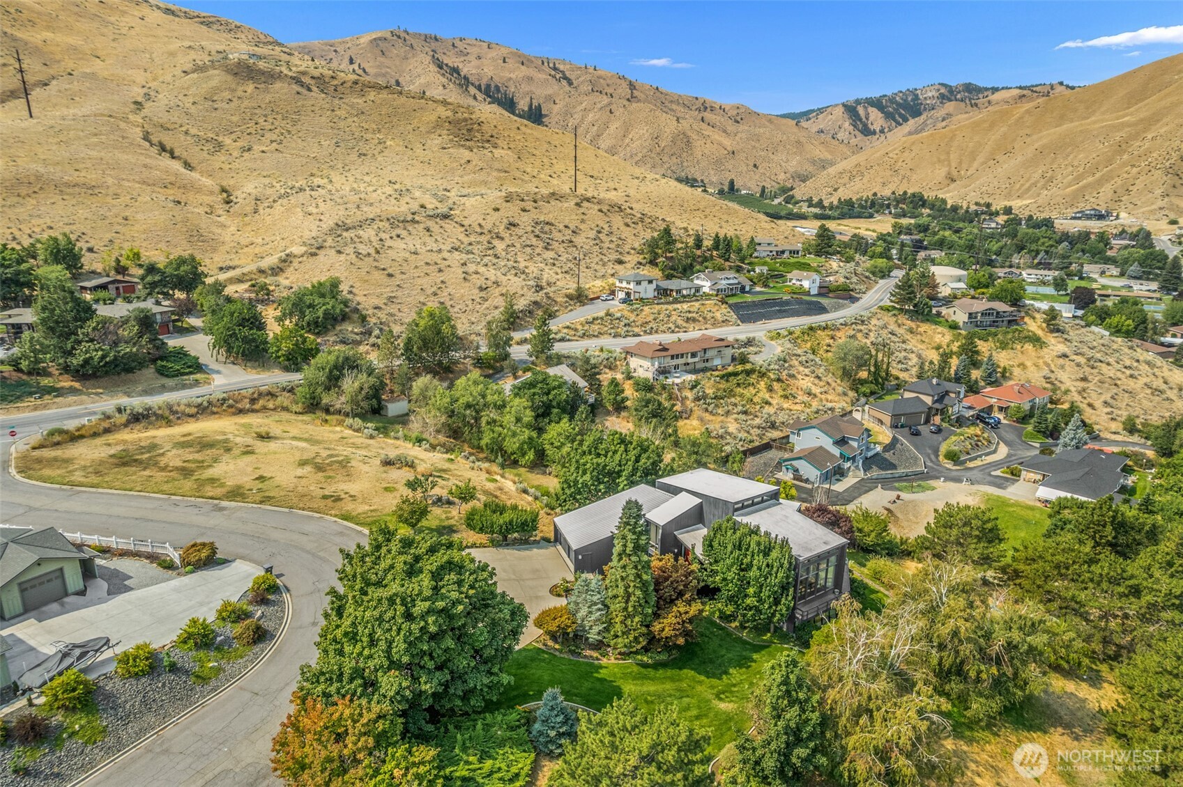 916 Skyline Place