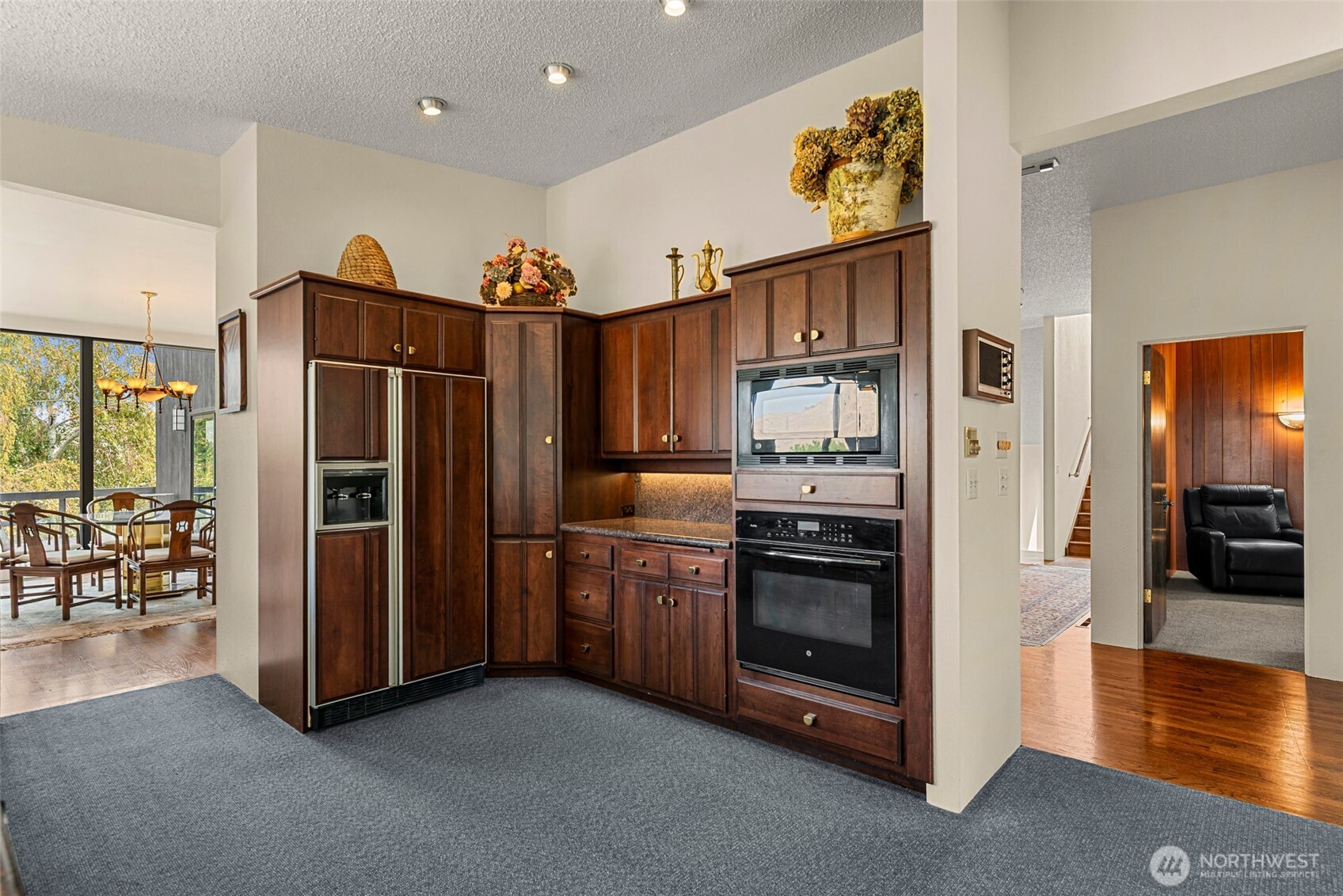 916 Skyline Place