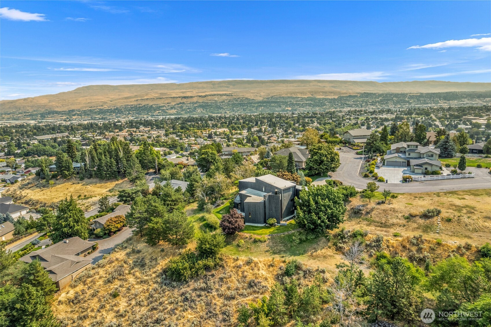 916 Skyline Place