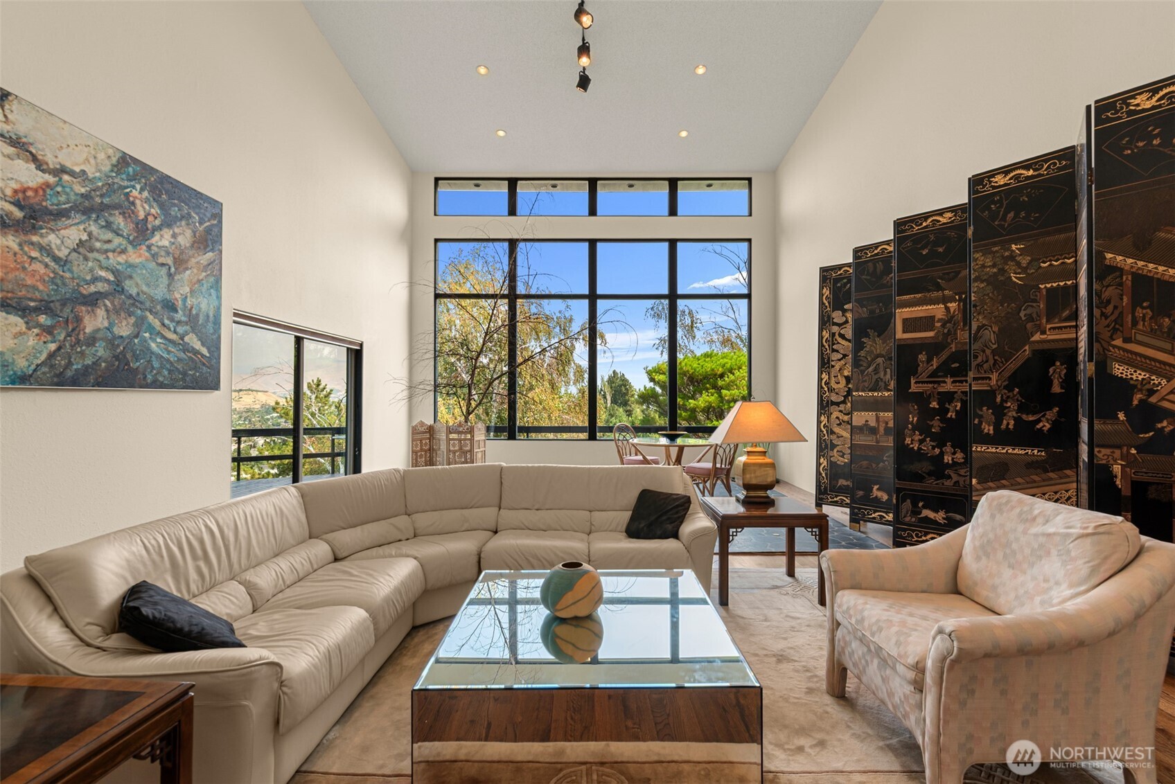 916 Skyline Place