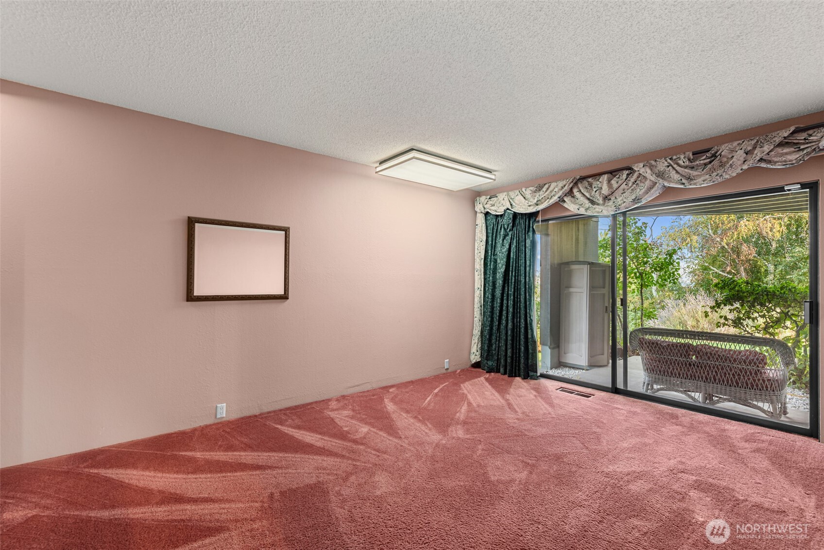 916 Skyline Place