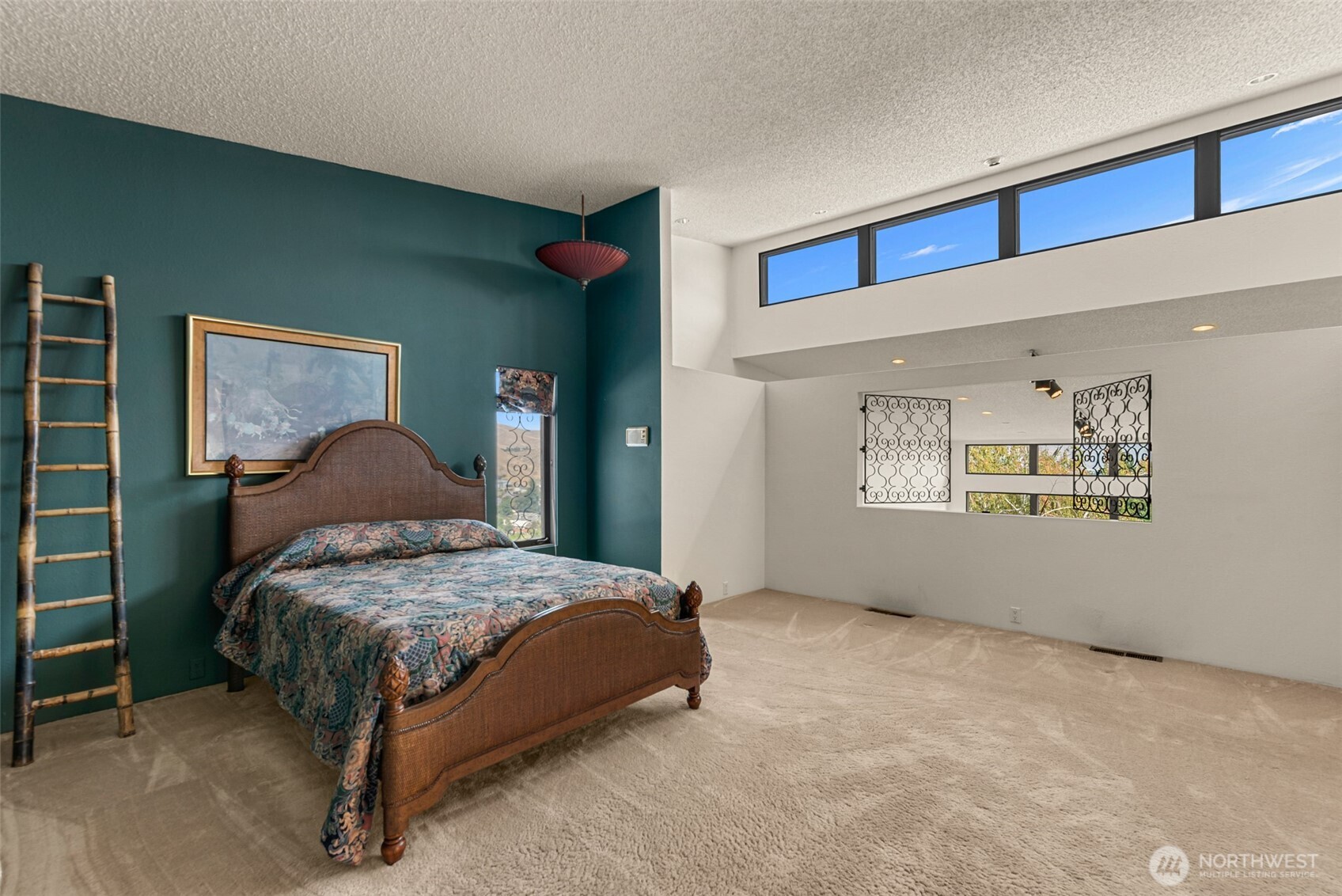 916 Skyline Place