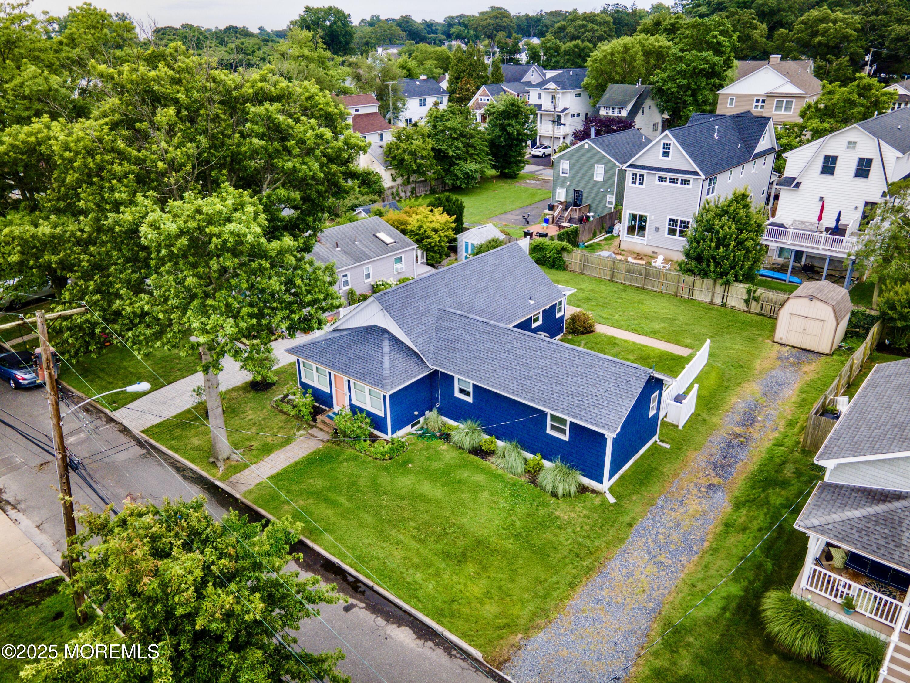 12 Meadowbrook Avenue