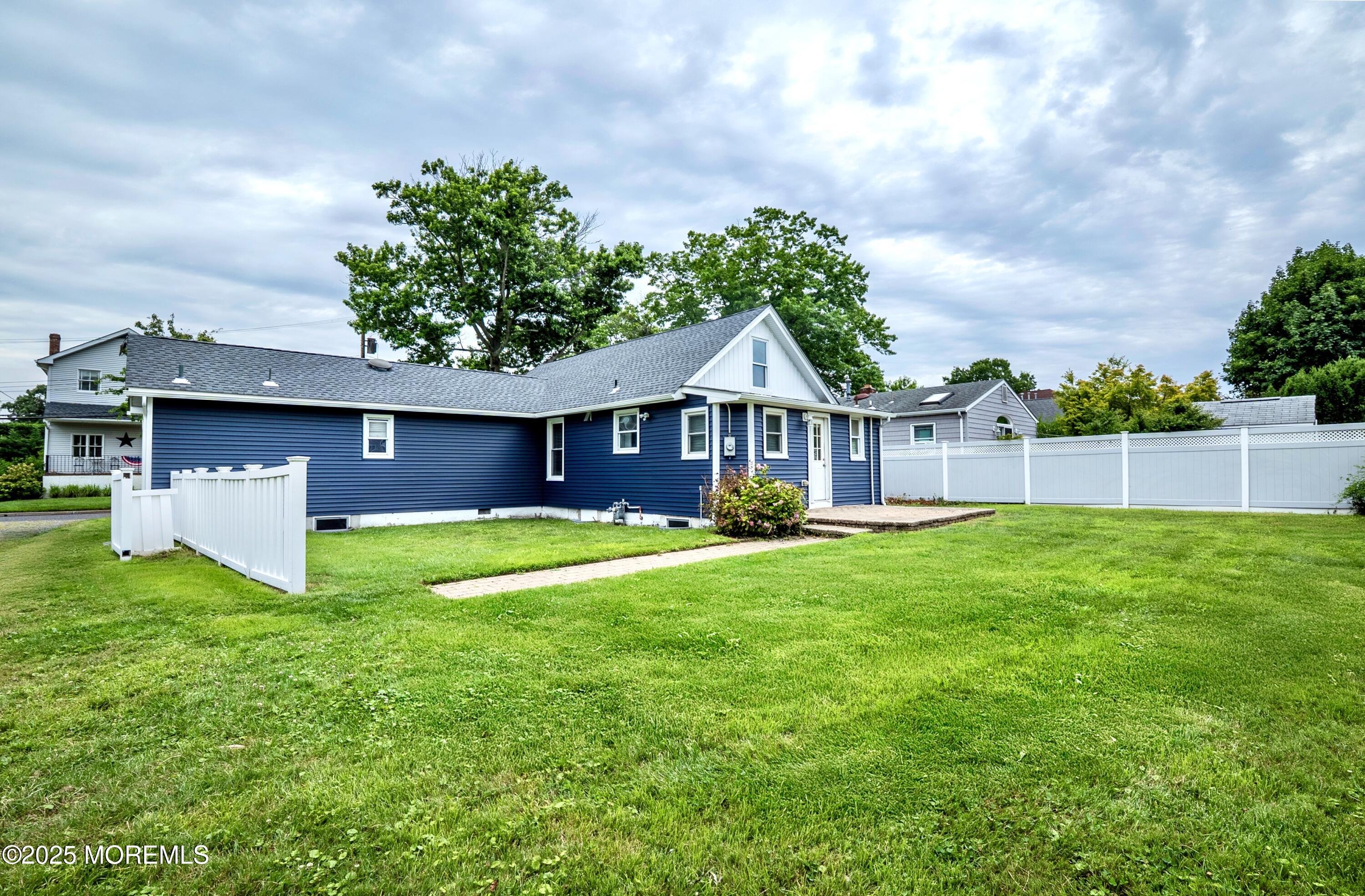 12 Meadowbrook Avenue