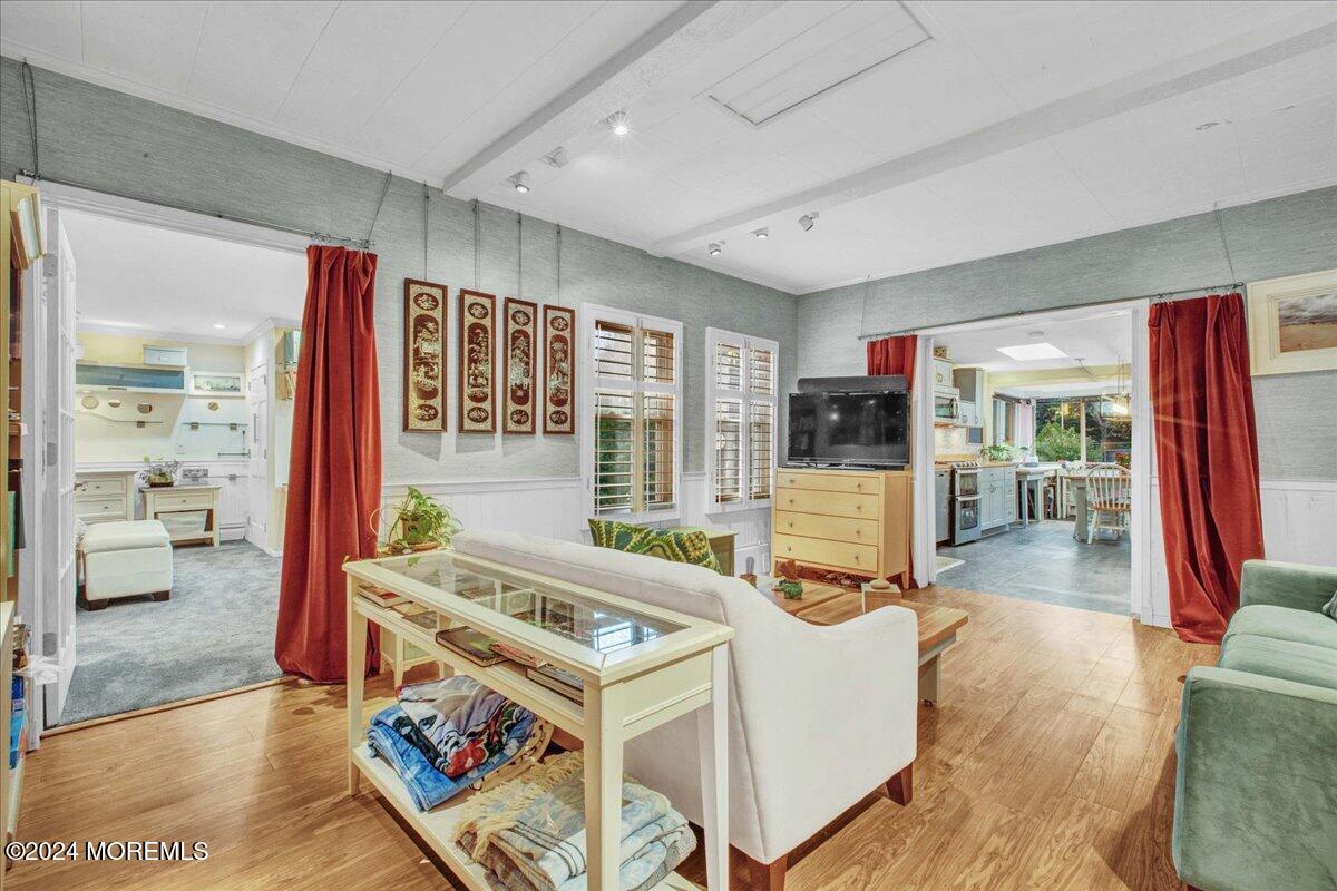 17 Meadowbrook Avenue