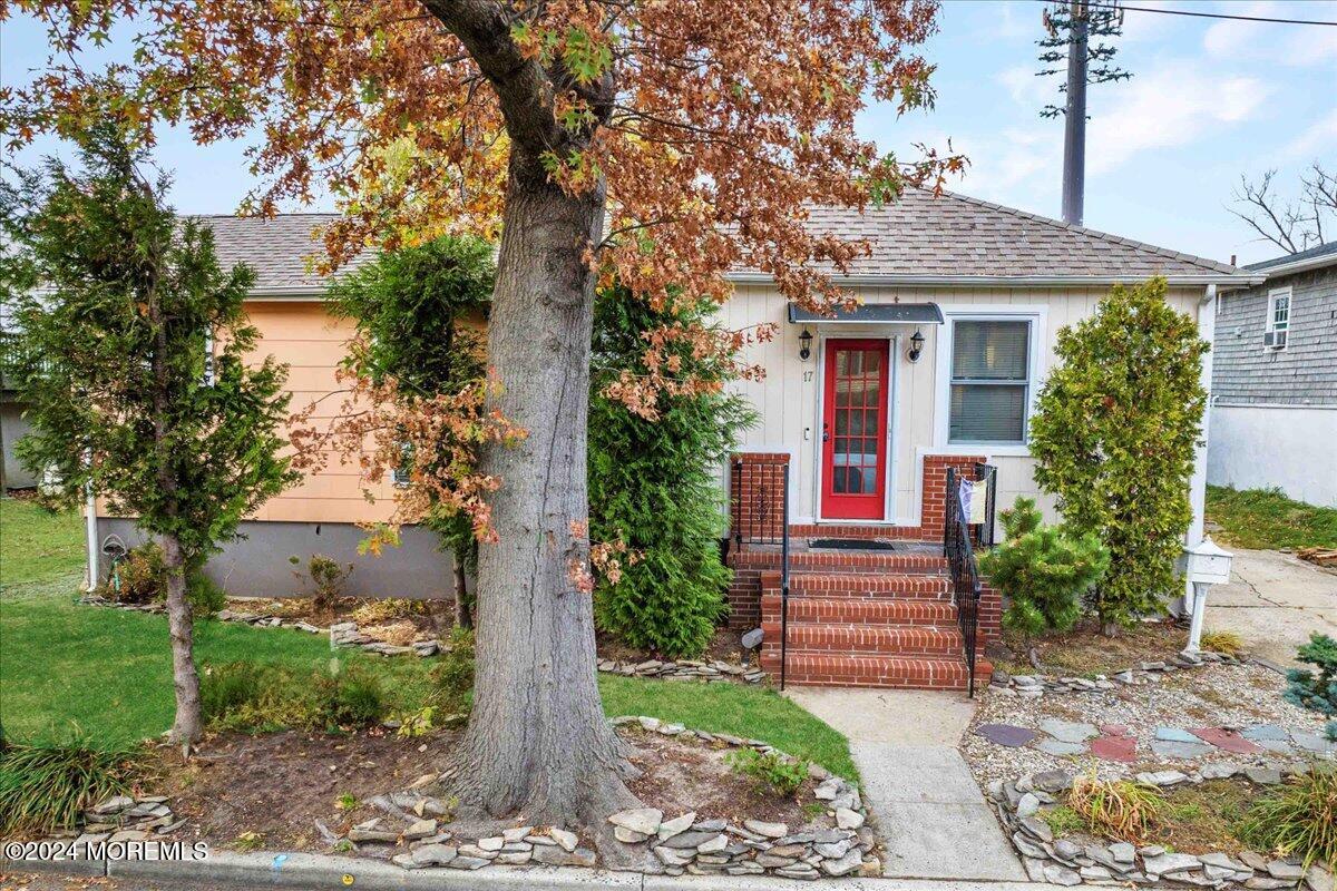 17 Meadowbrook Avenue