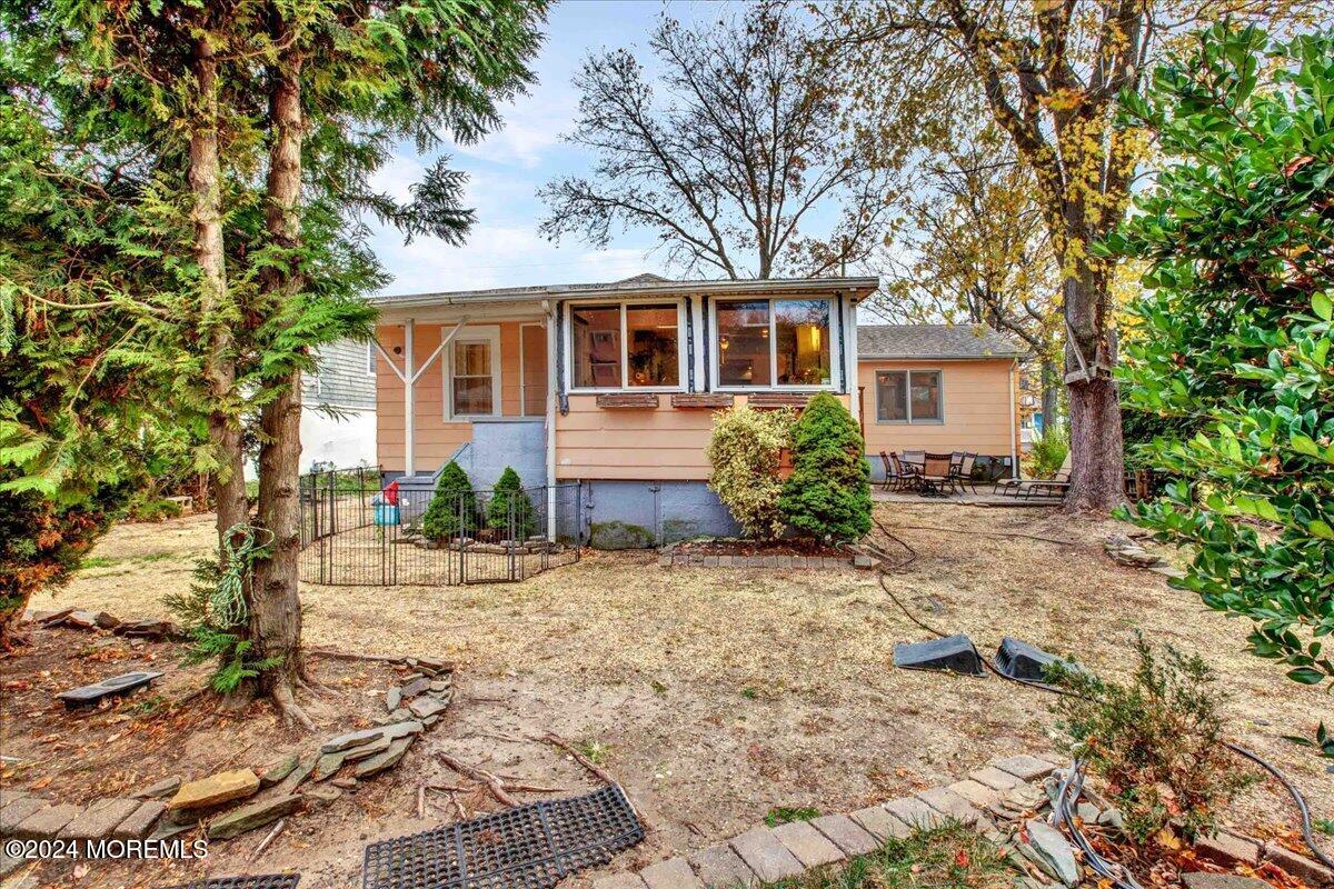 17 Meadowbrook Avenue