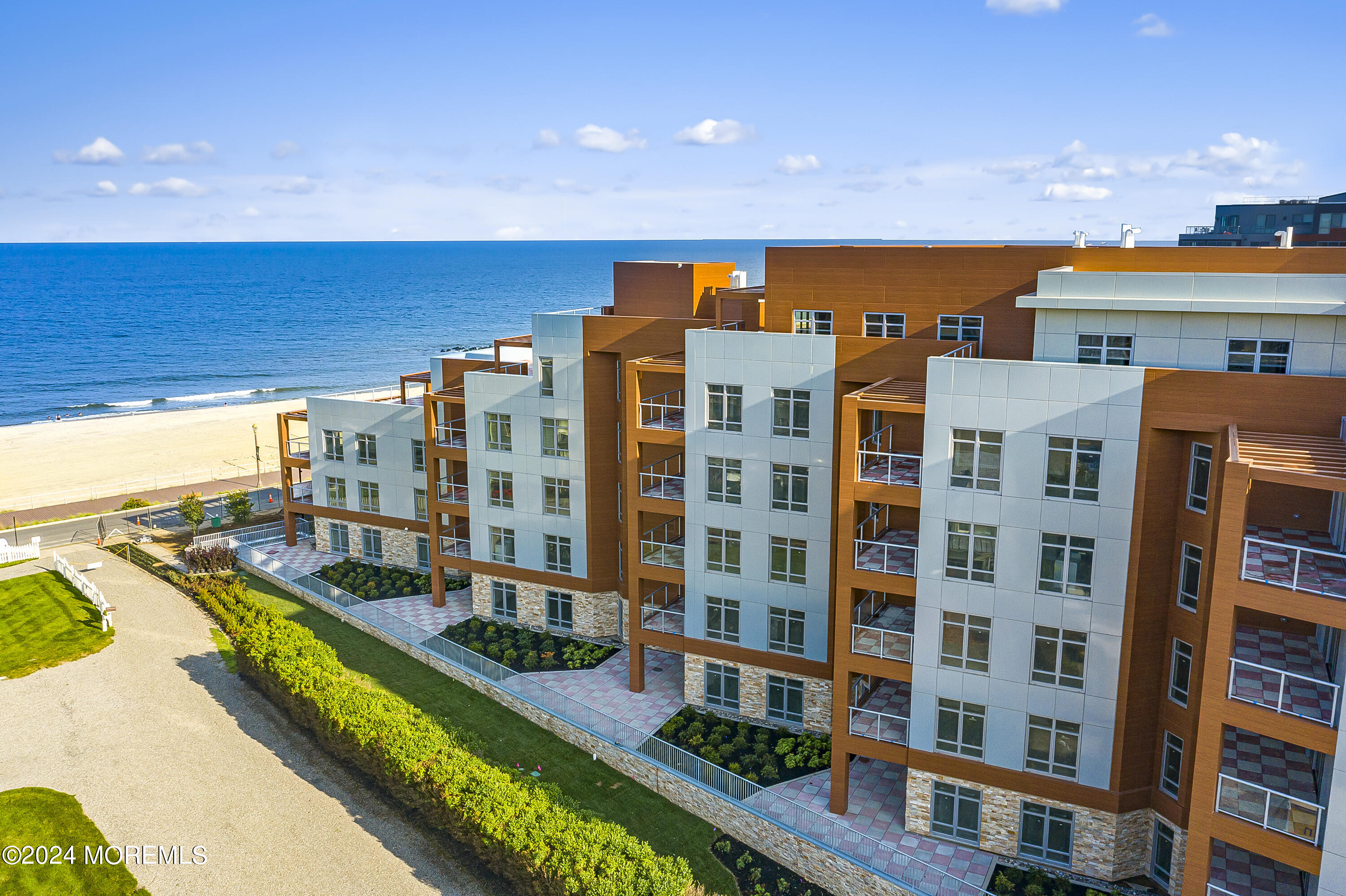 345 Ocean Boulevard, 206