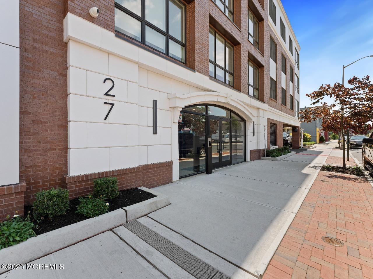 27 3rd Avenue