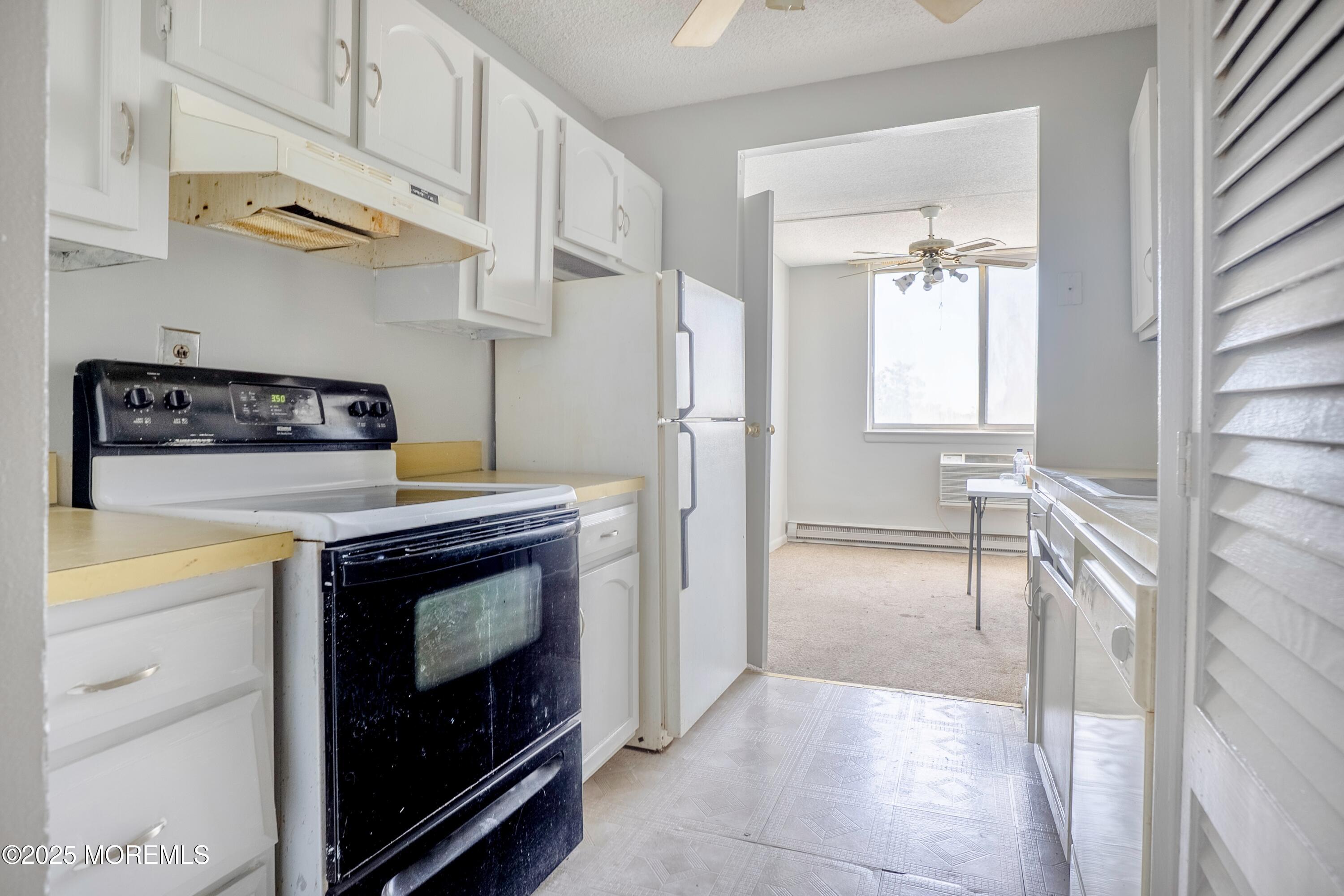 1000 River Road, 4G